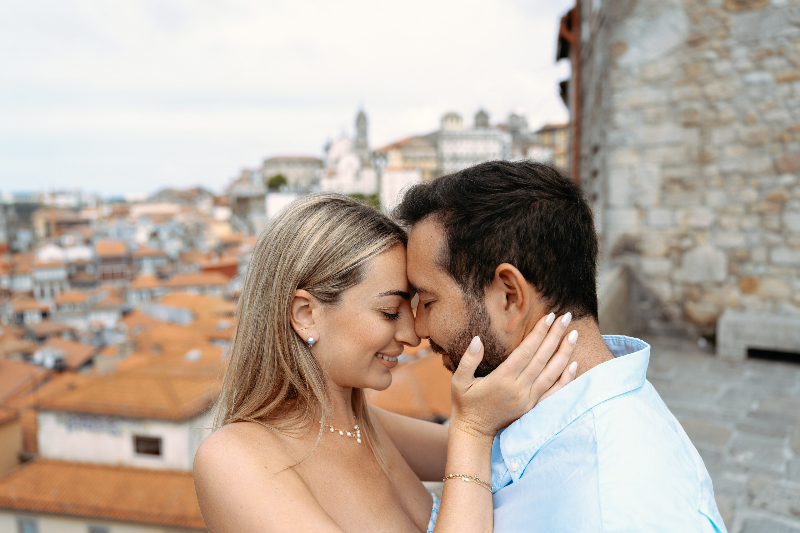 LOVE STORY IN PORTO. Sessões de fotos e vídeos, tours fotográficos em Portugal — WePortugal