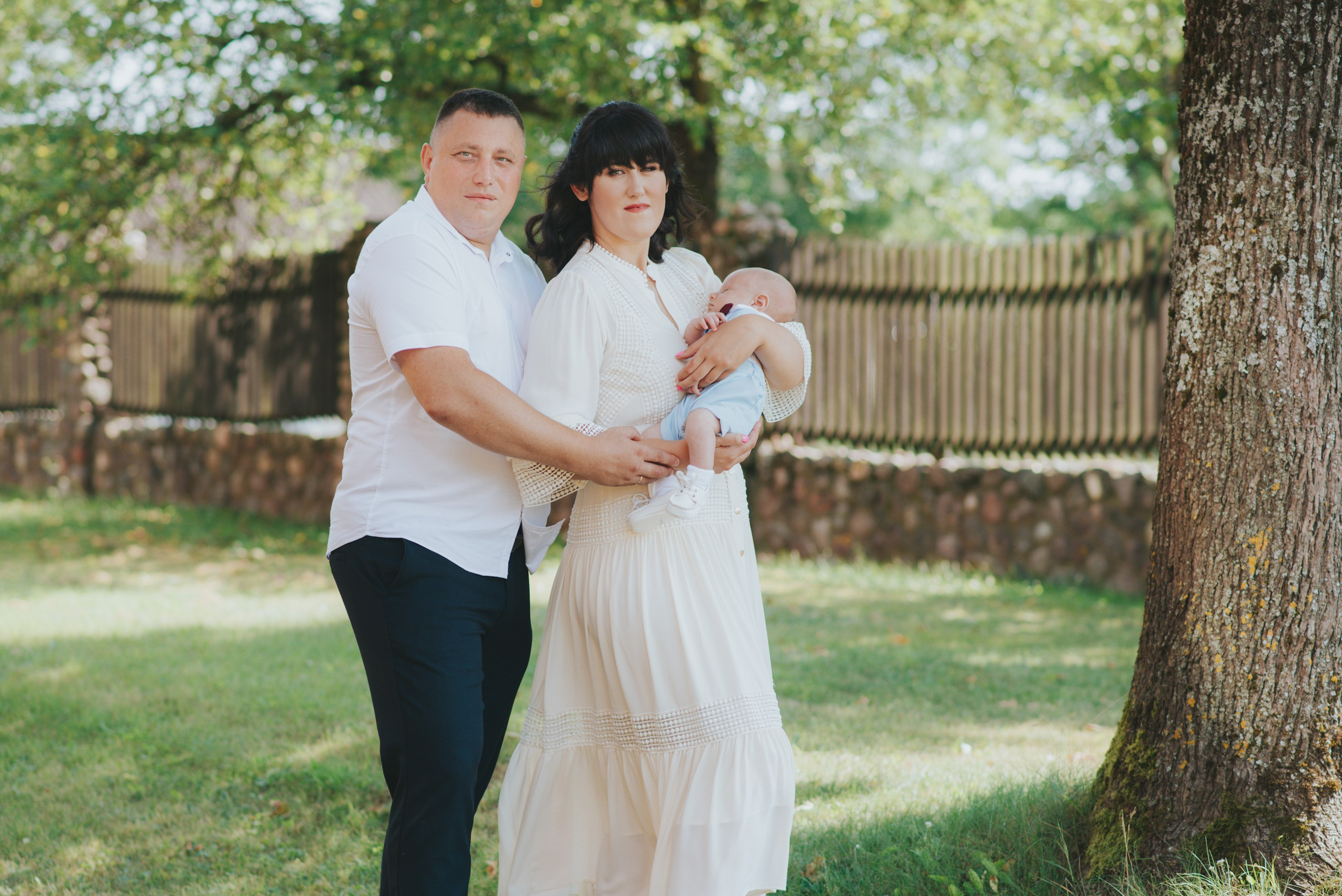 Krikštynos, krikštas, krikštynų fotosesija, ceremonija, bažnyčia krikštynų pasiruošimo fotografavimas. Krikštynų fotografas Vilnius Trakai kaina krikštynų fotografavimas fotografė personal.lt photogrpahy kainos šeima, vaikai profesionali natūrali meninė reportažinė klasikinė fotosesija, krikštynų fotosesija gamtoje