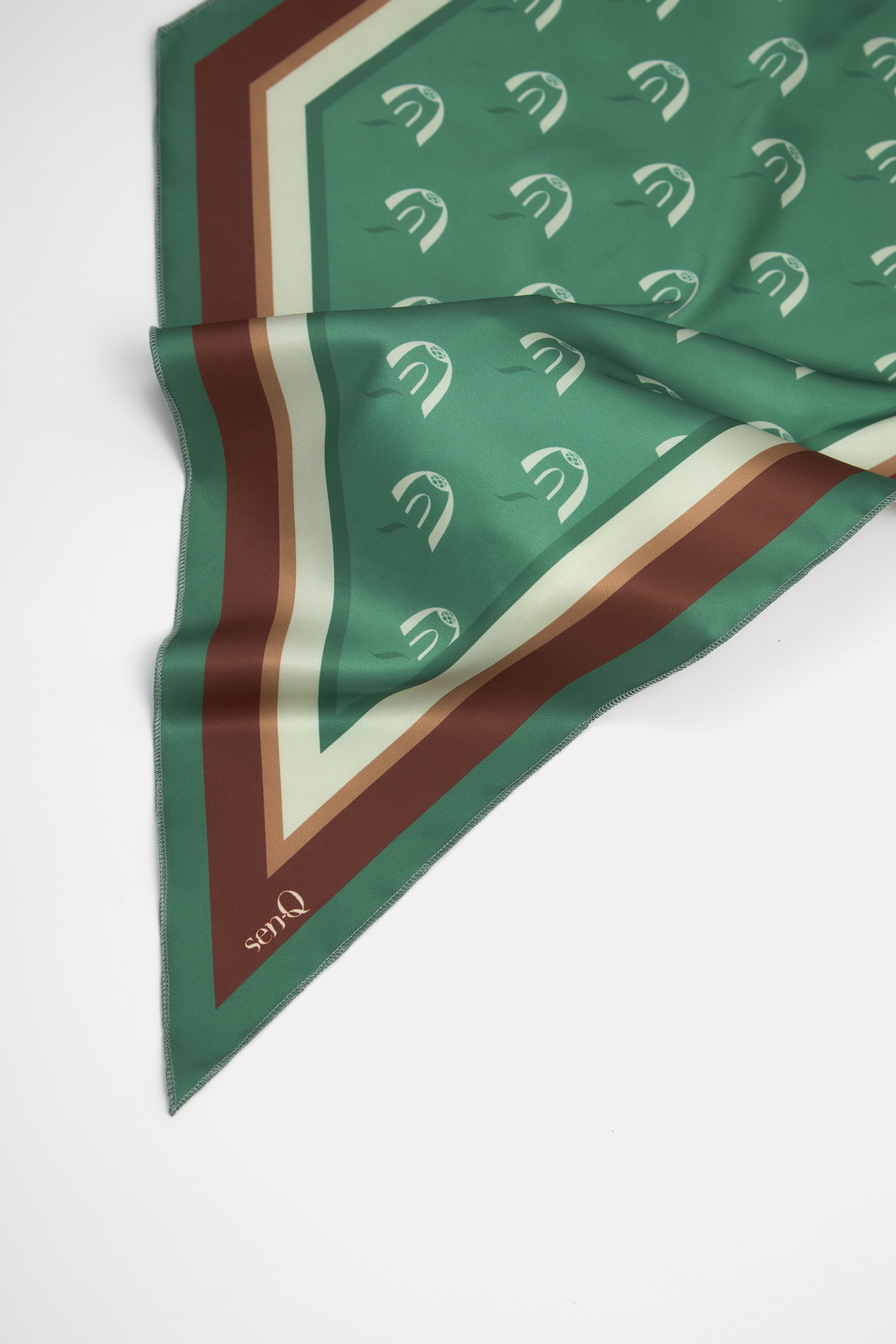 Головные уборы. Предметная фотосъемка в Алматы. Студия фото и видео съемки товаров