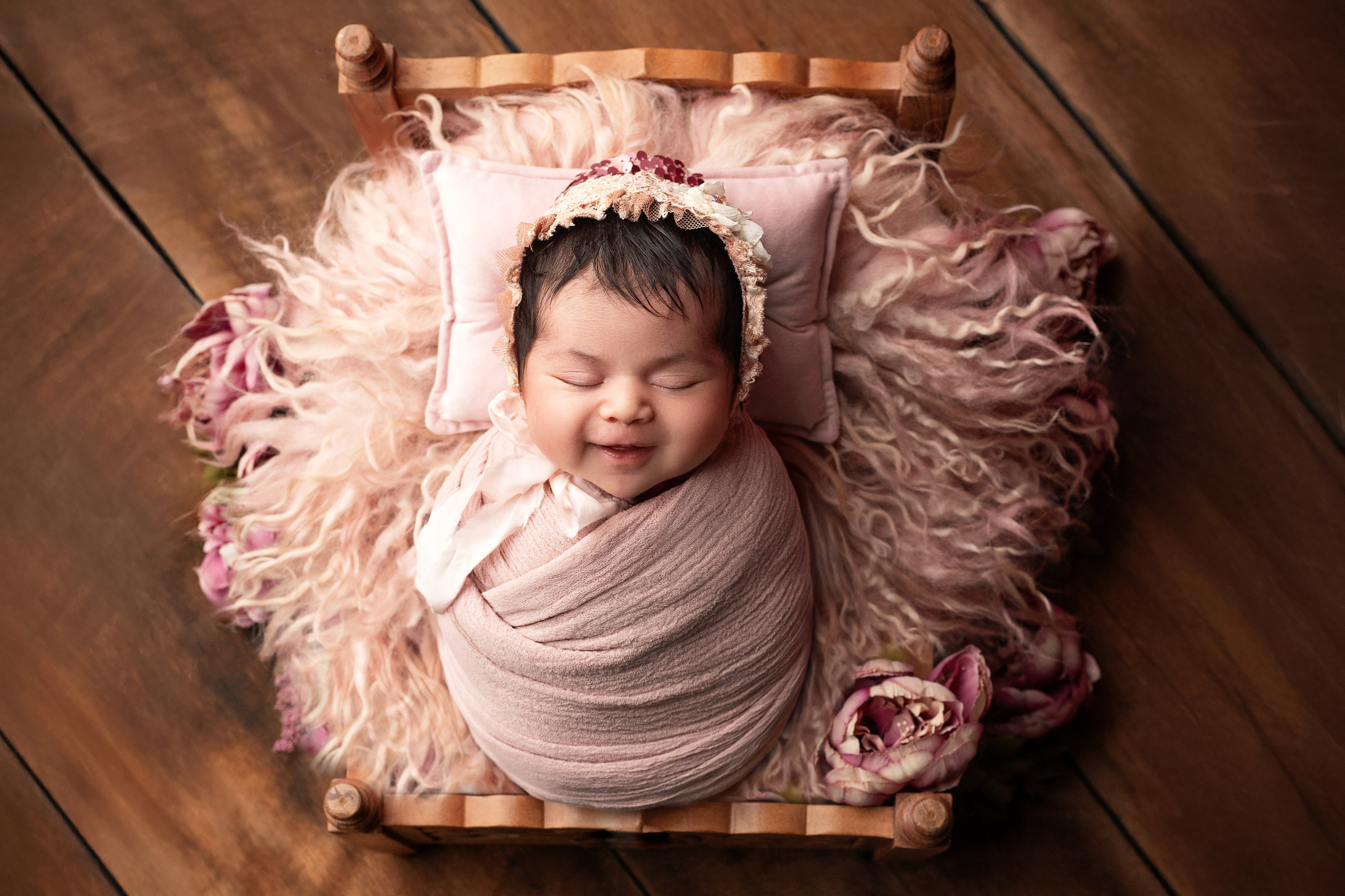 Newborn Classic. Mary Newborn Photo