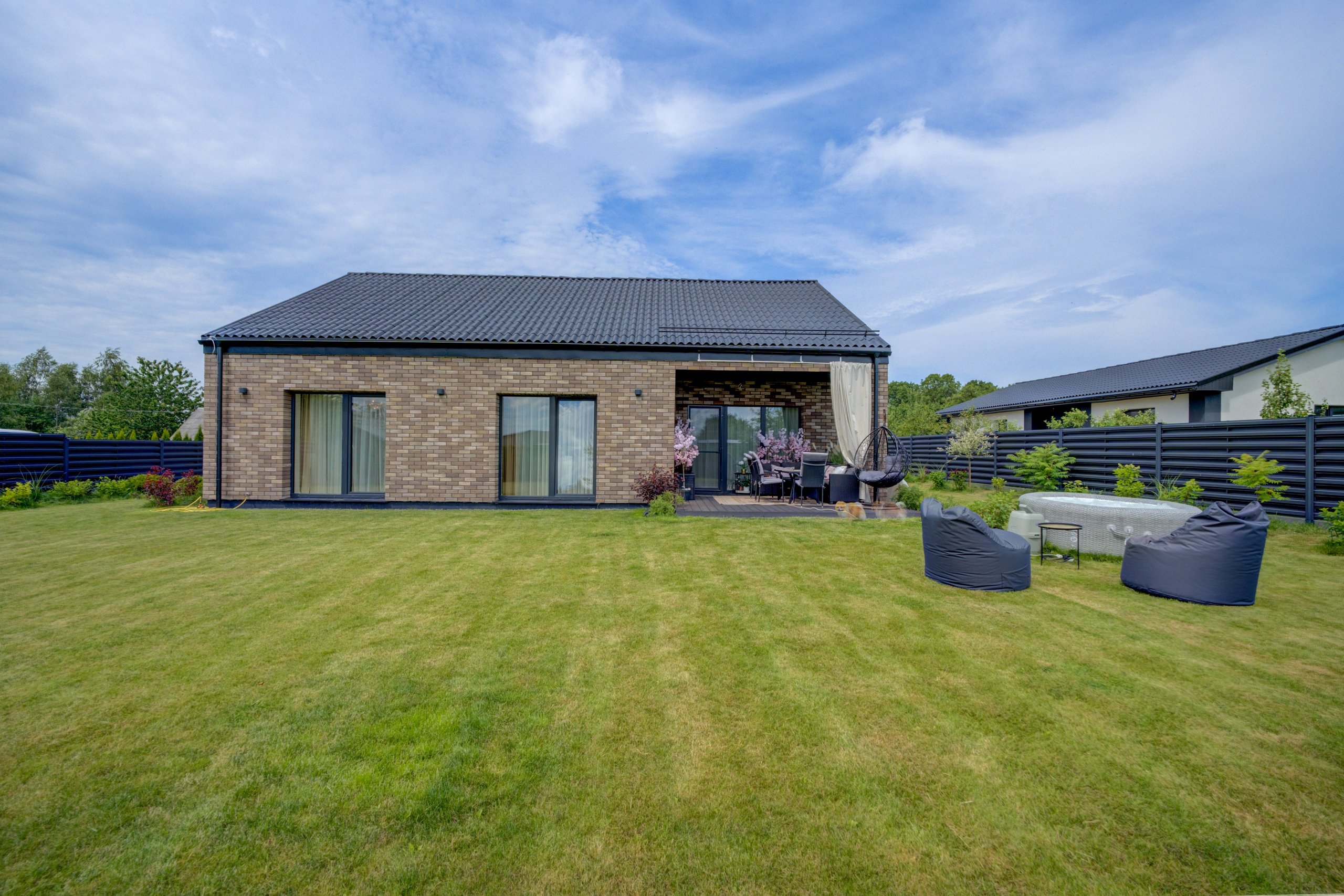 Lentvaris, gražus namas. Elina Sapiega fotografė Vilniuje