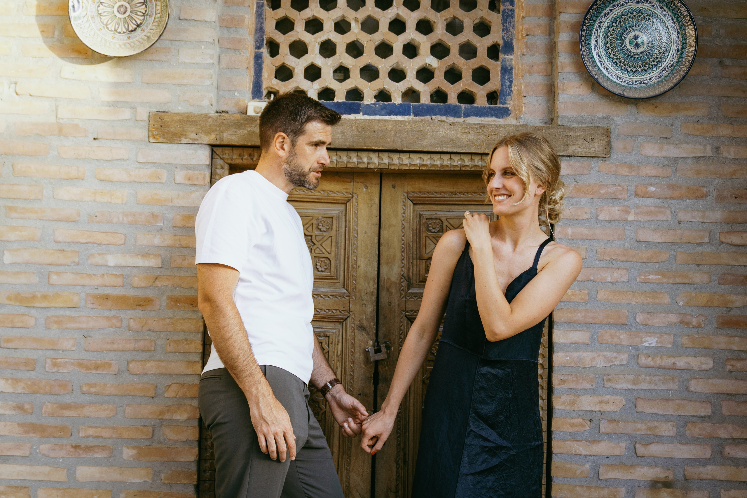 Love Story photoshoot in Samarkand with the backdrop of Gur-Emir. Photographer in Uzbekistan and Samarkand Djasur Marupov
