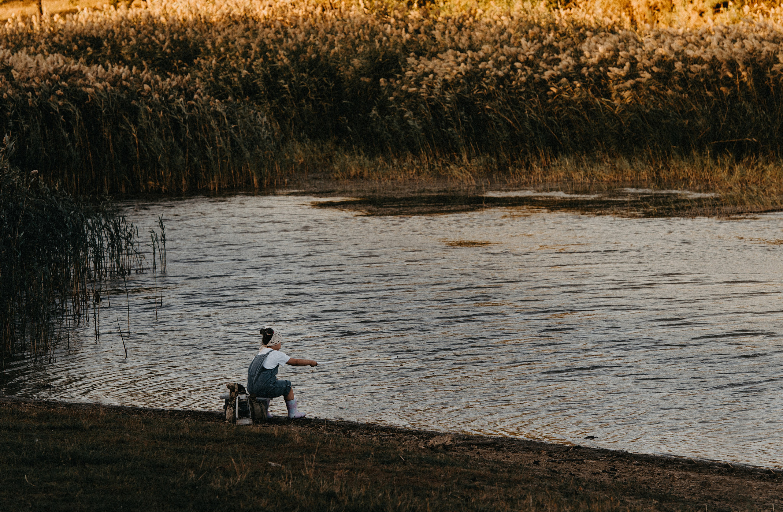 Fishing, the last warm days. Wedding photographer from Moldova Alexey Chipchiu