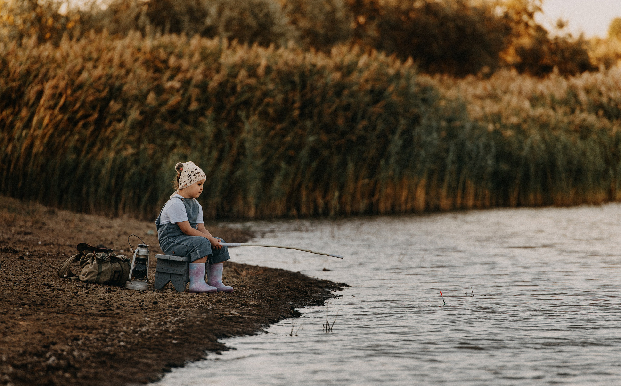 Fishing, the last warm days. Wedding photographer from Moldova Alexey Chipchiu