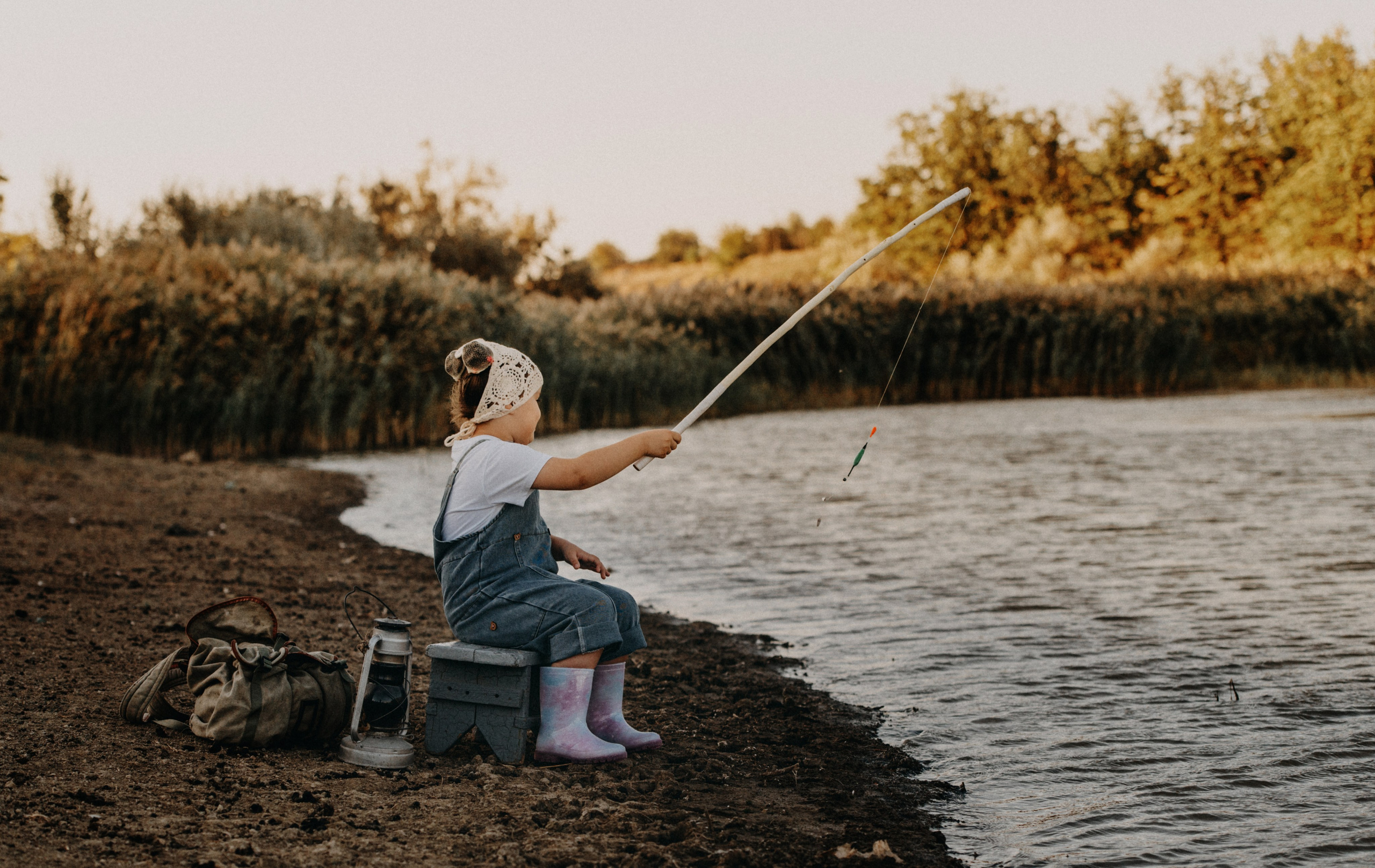 Fishing, the last warm days. Wedding photographer from Moldova Alexey Chipchiu