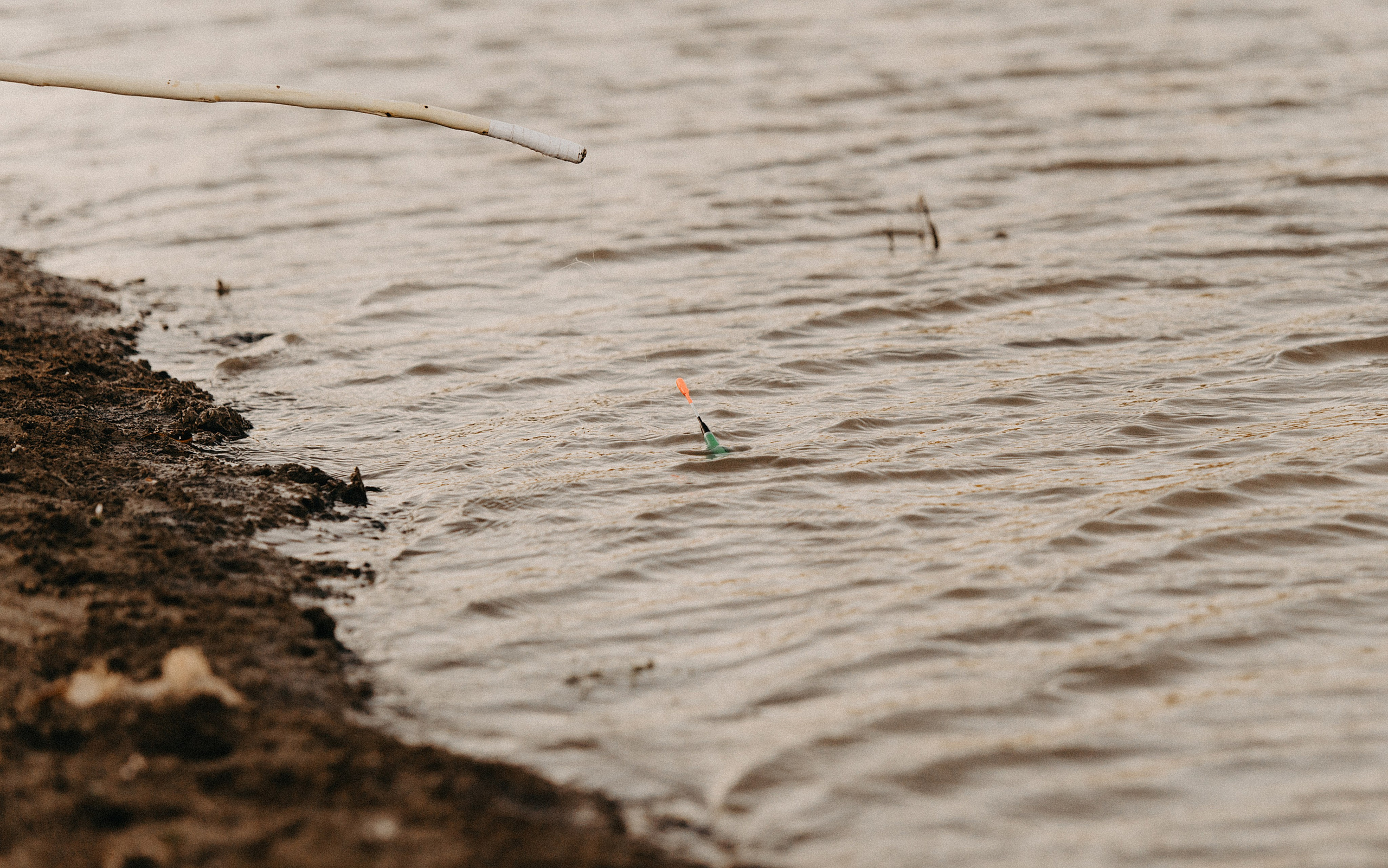 Fishing, the last warm days. Wedding photographer from Moldova Alexey Chipchiu