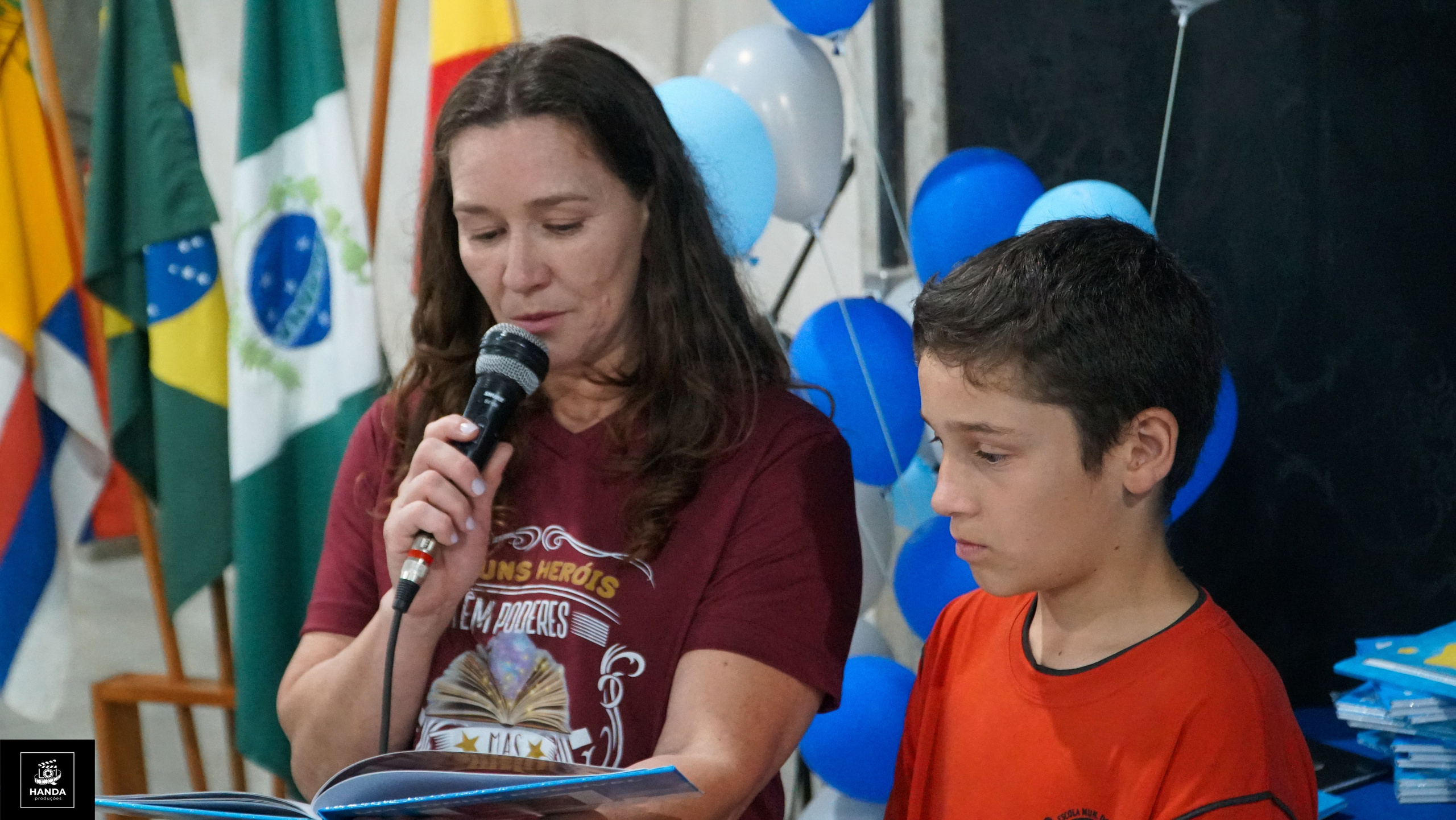 Noite autógrafos colégio Aurélio Buarque de Holanda. Handa Produções
