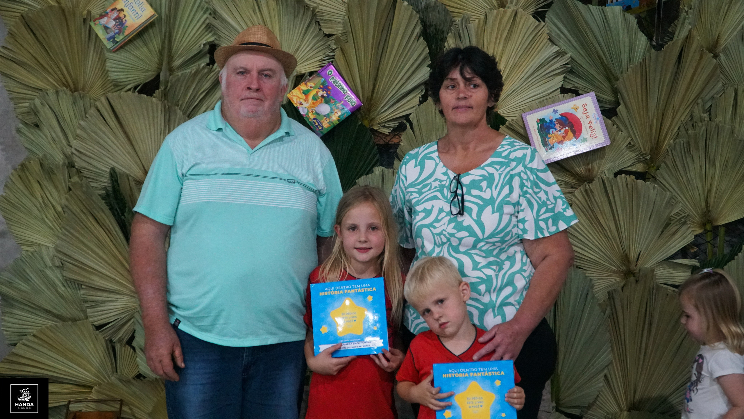 Noite autógrafos colégio Aurélio Buarque de Holanda. Handa Produções