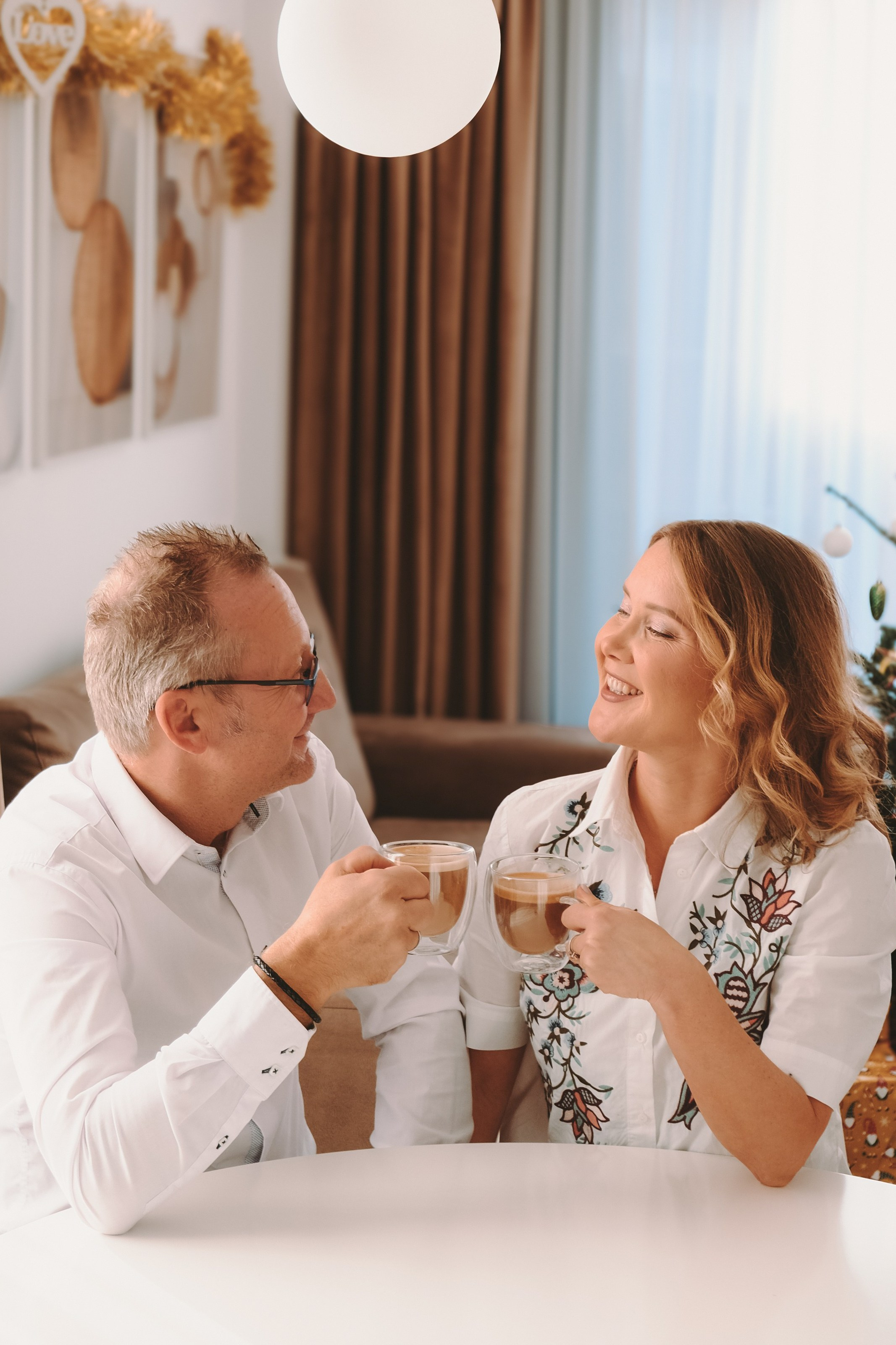Sesión familiar en Navidad. Fotografía profesional en Calafell - Elena Medvedeva