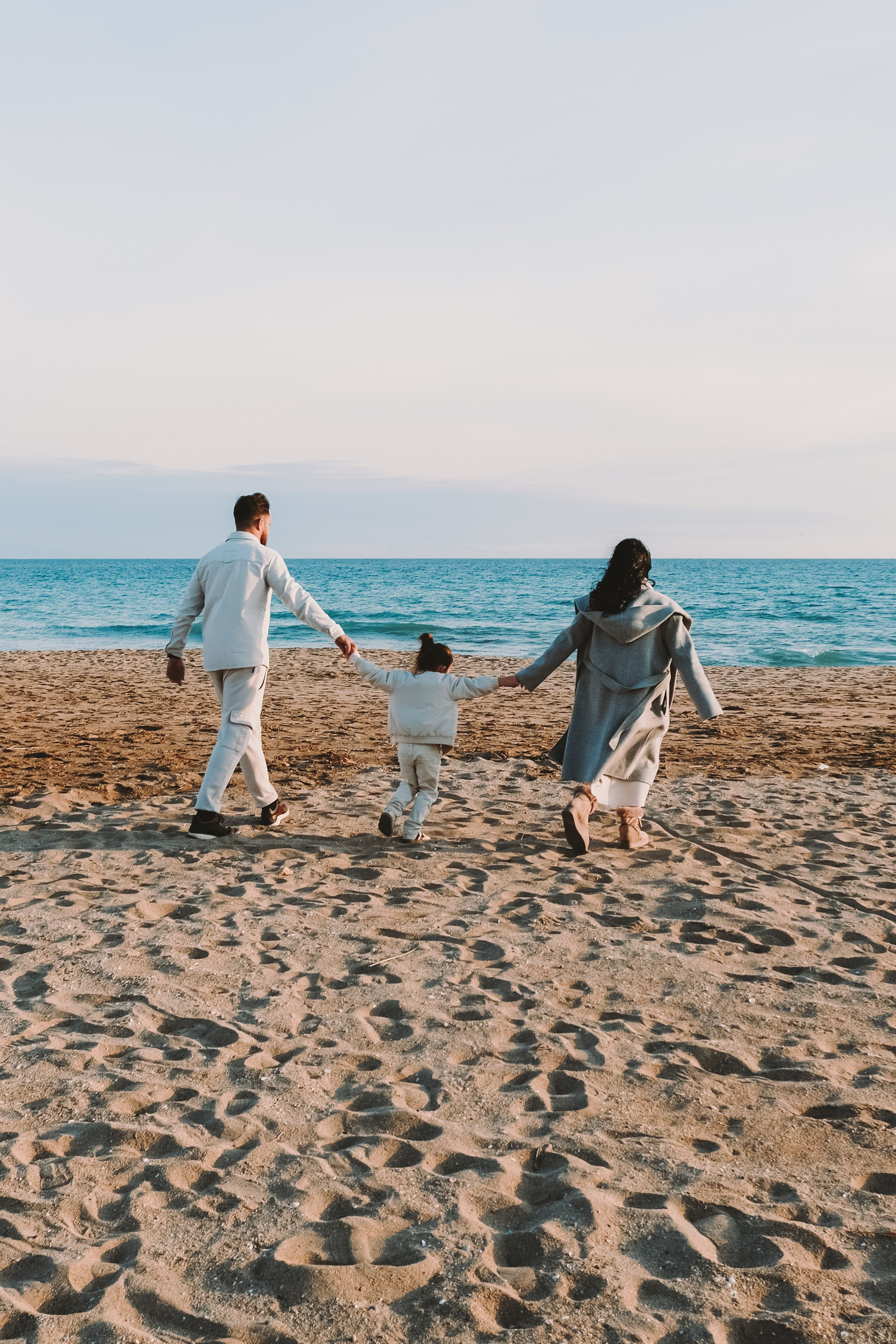 Sesión familiar embarazo. Fotografía profesional en Calafell - Elena Medvedeva