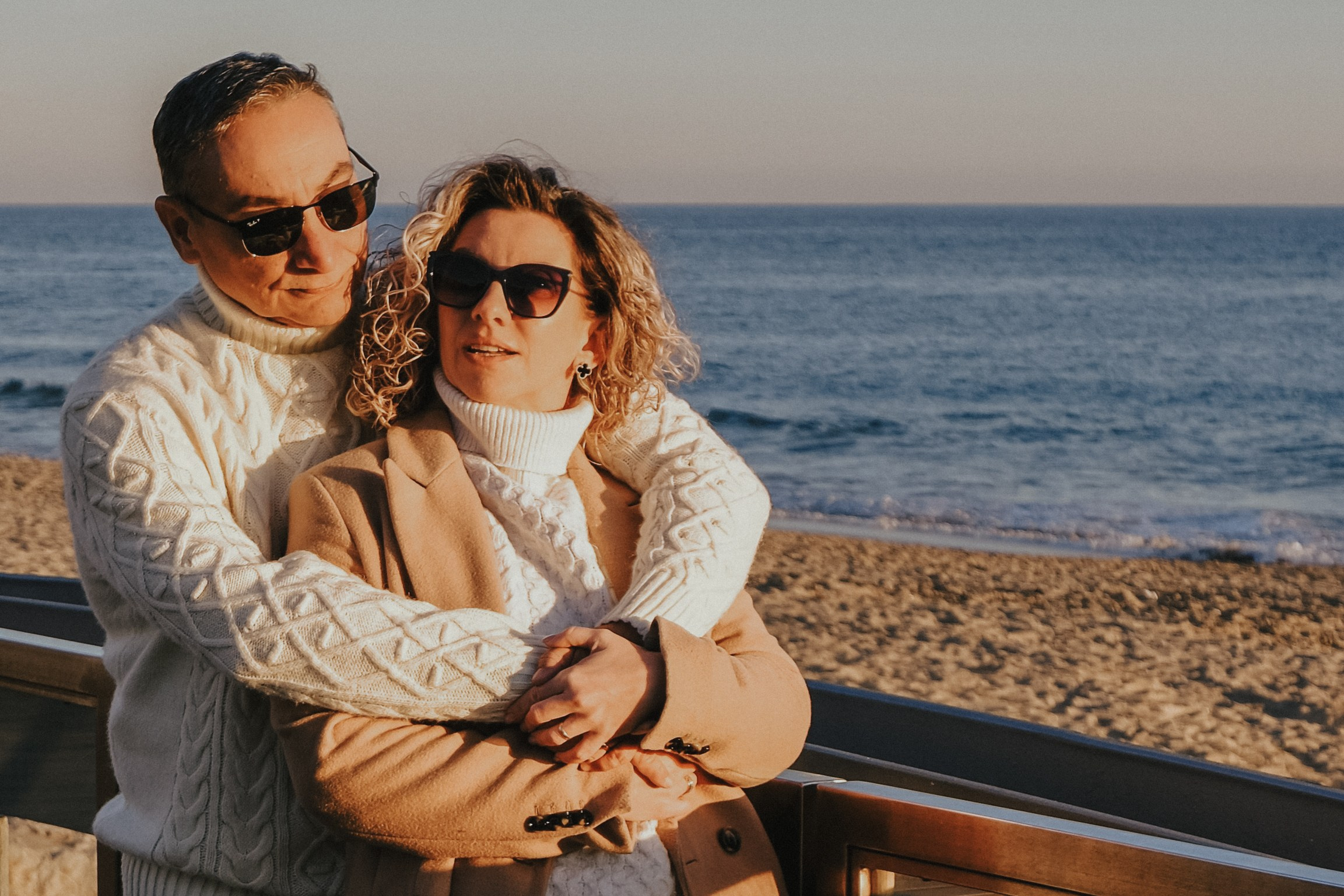 Sesión de pareja en la playa. Fotografía profesional en Calafell - Elena Medvedeva