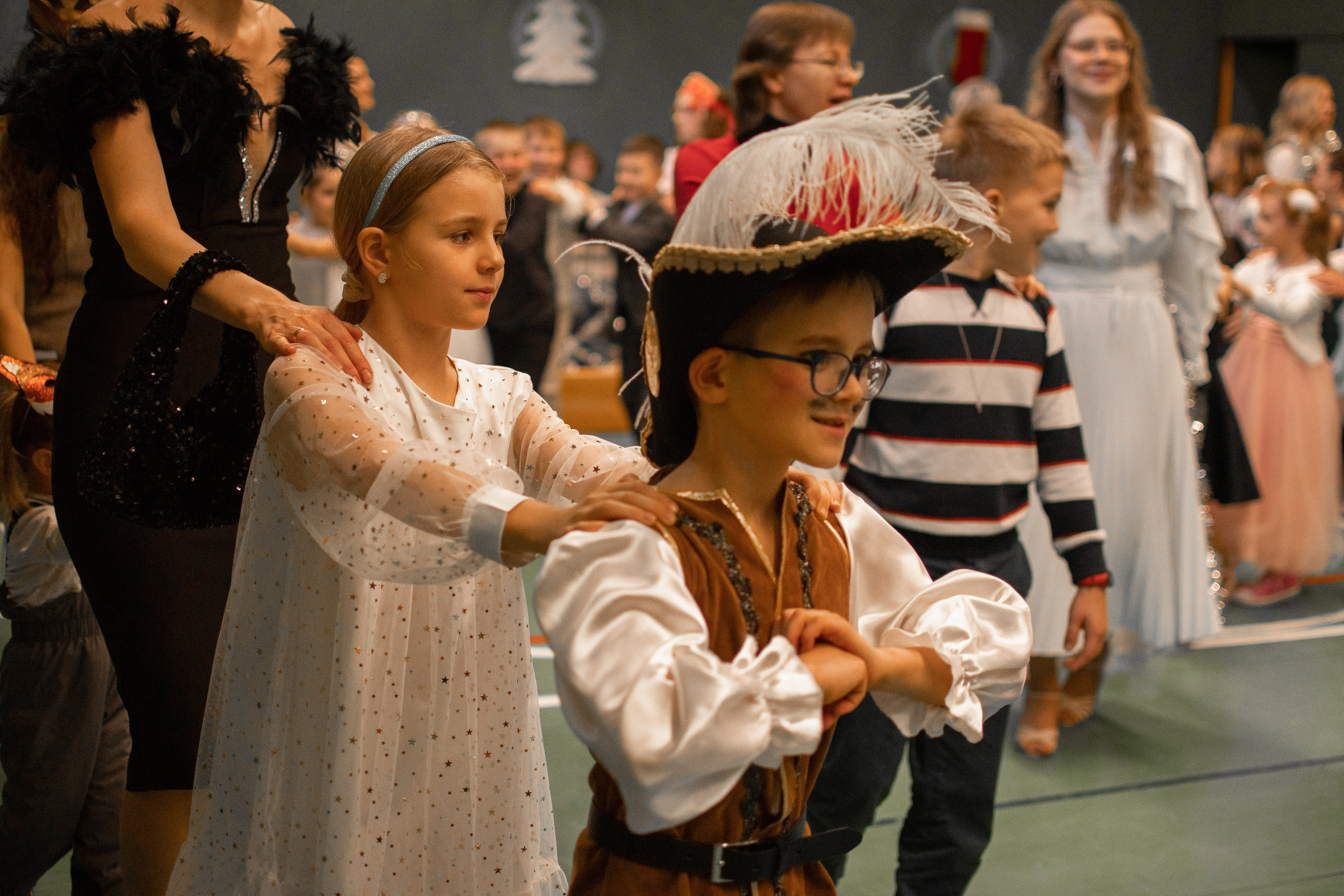 Новогодний хоровод. Семейный и детский фотограф