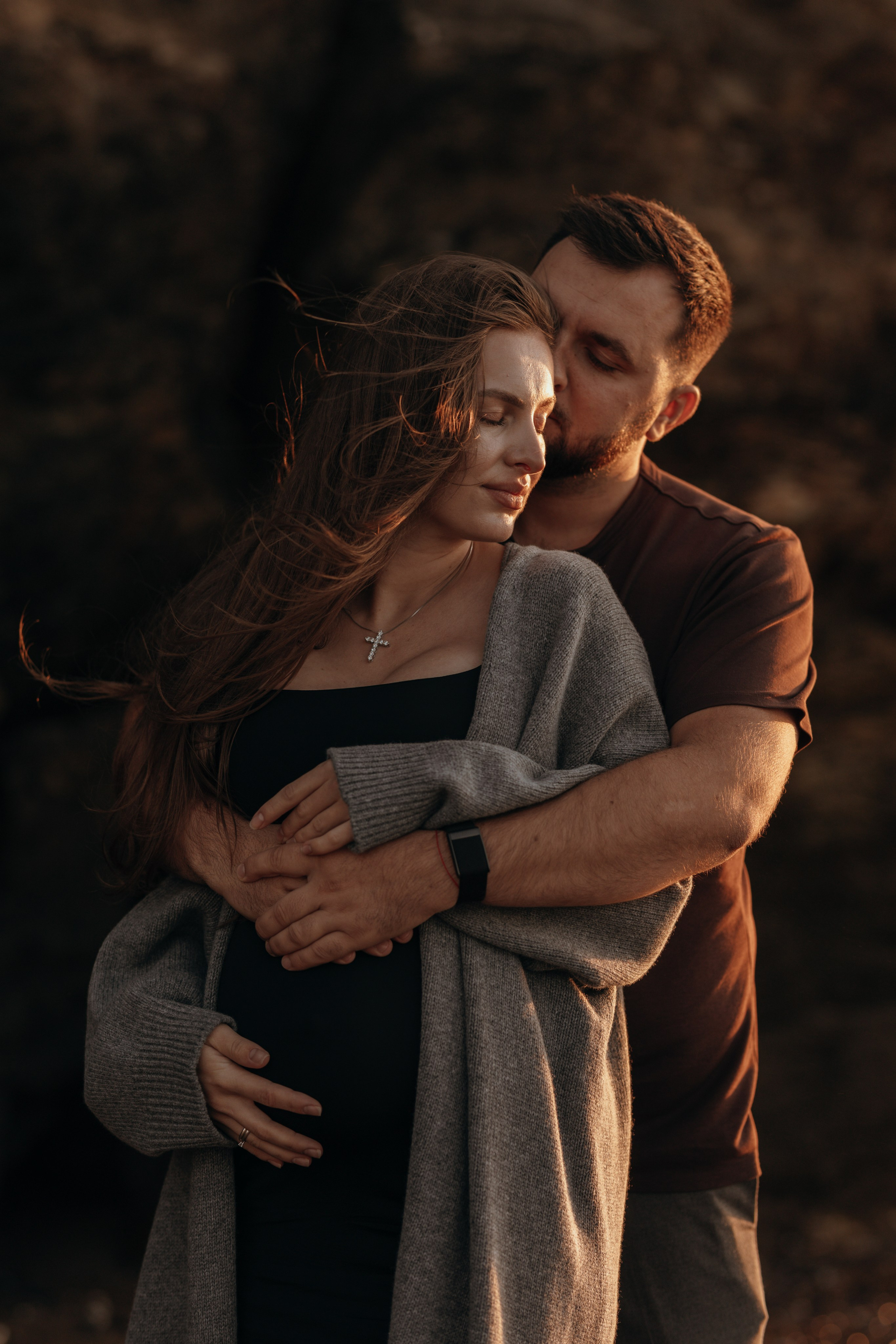 Sunset maternity photoshoot. Annah Louwagie — Lifestyle photographer for couples, families & brands | France & worldwide