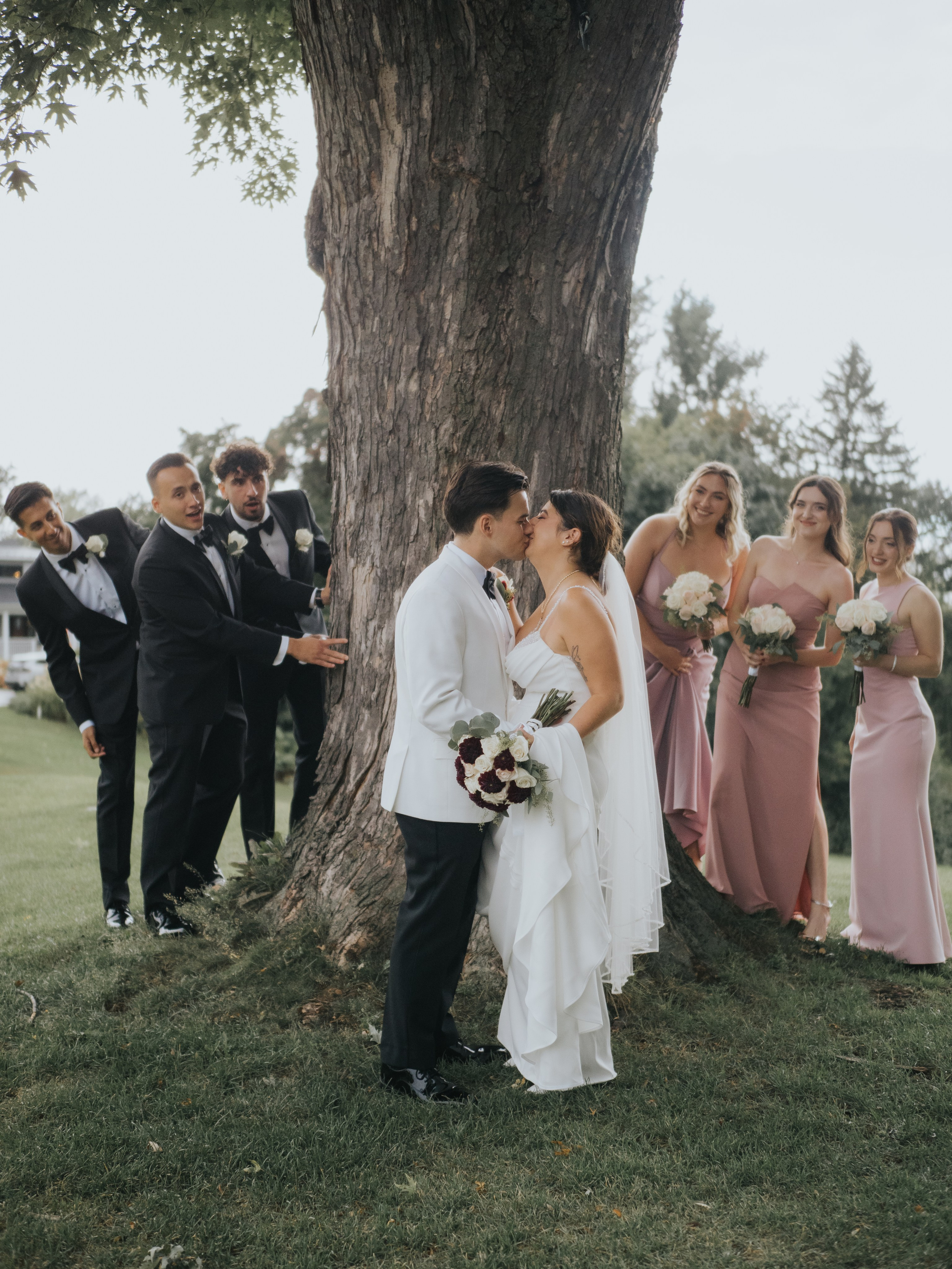 Wedding of Cassandra and Loïc in Beaconsfield, Montreal. Wedding and Family Photography Montreal Muriel Oe Photo