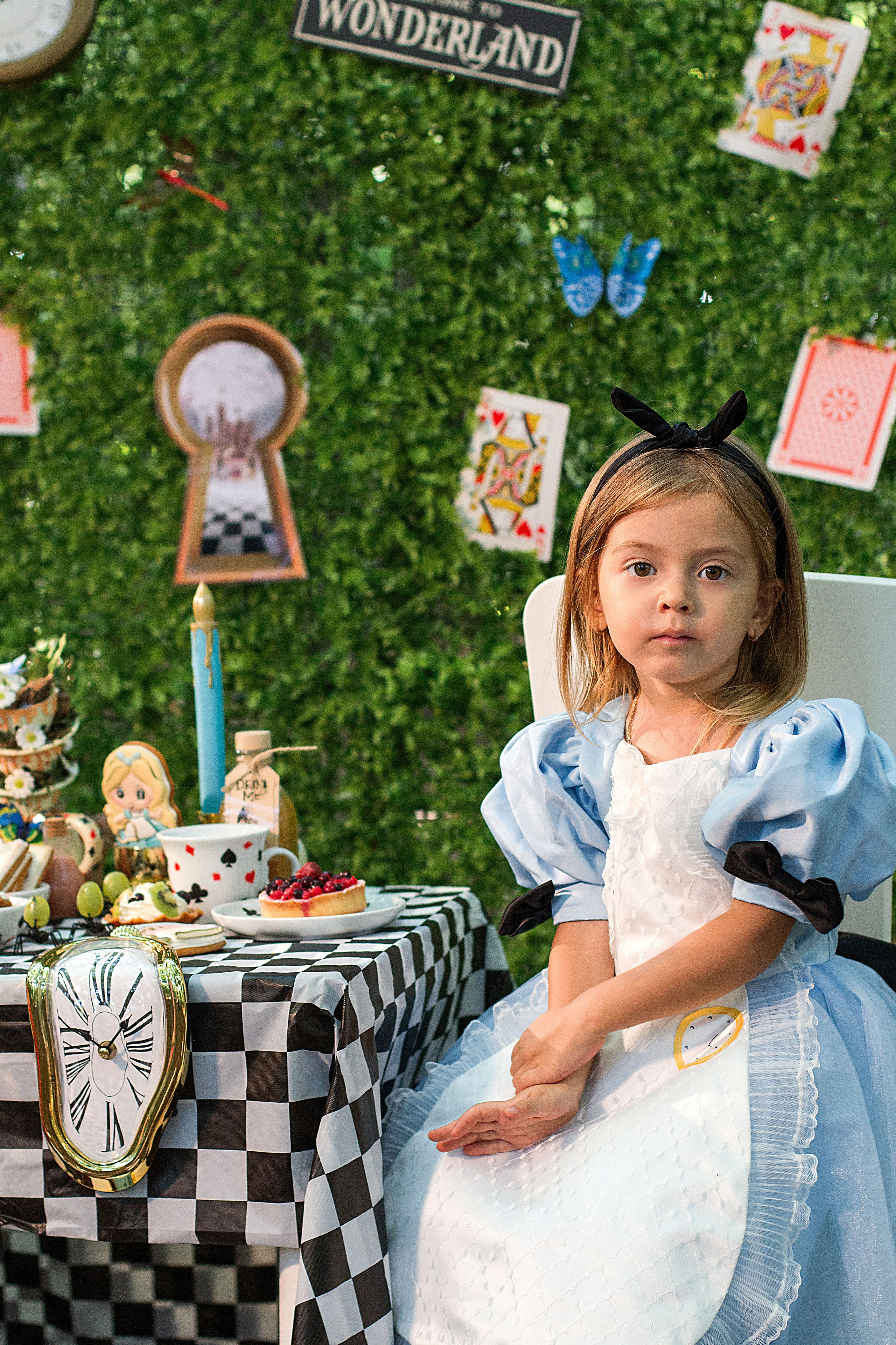 Алиса в стране чудес. Детский и семейный фотограф в г. Бельцы