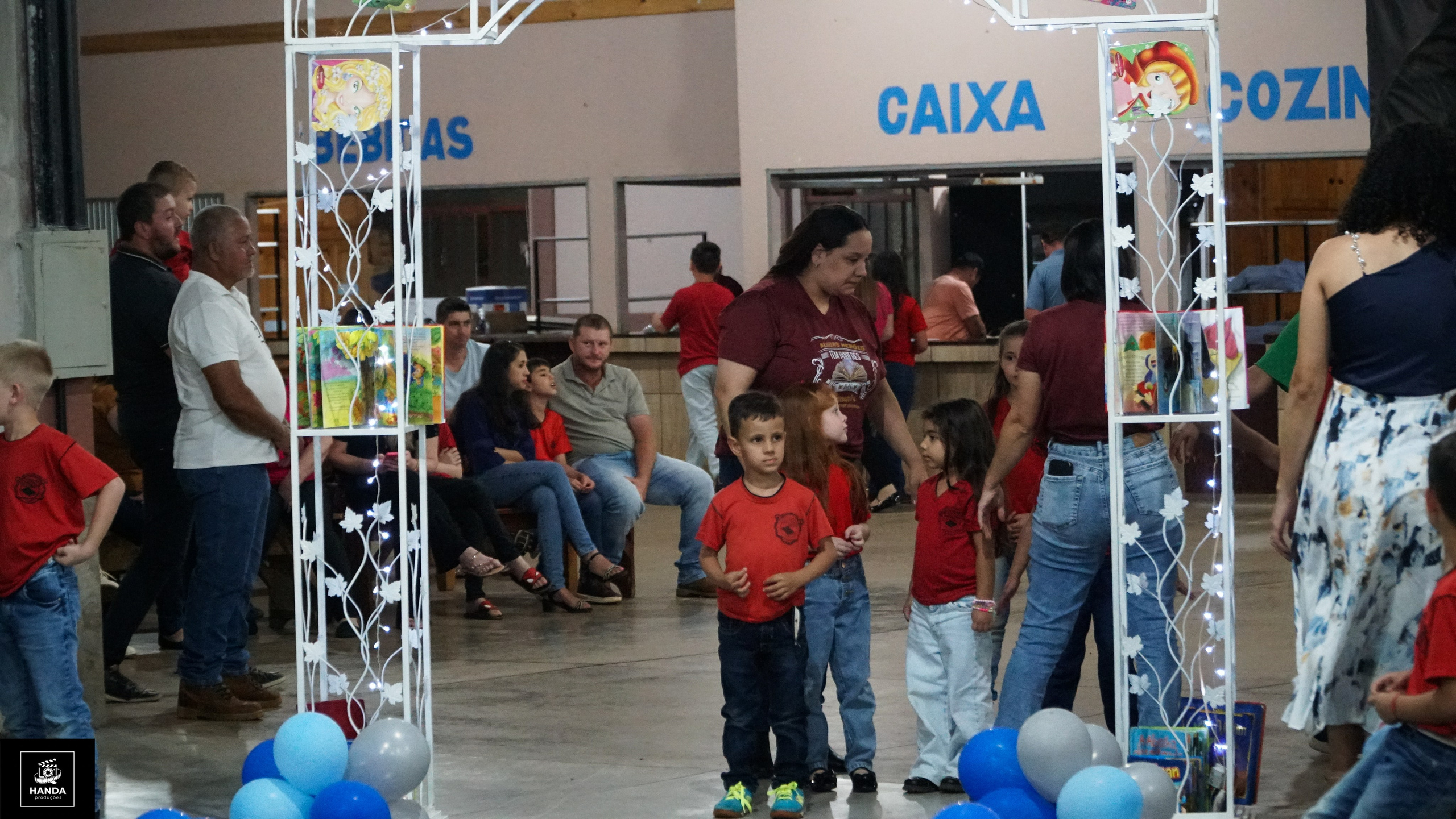 Noite autógrafos colégio Aurélio Buarque de Holanda. Handa Produções