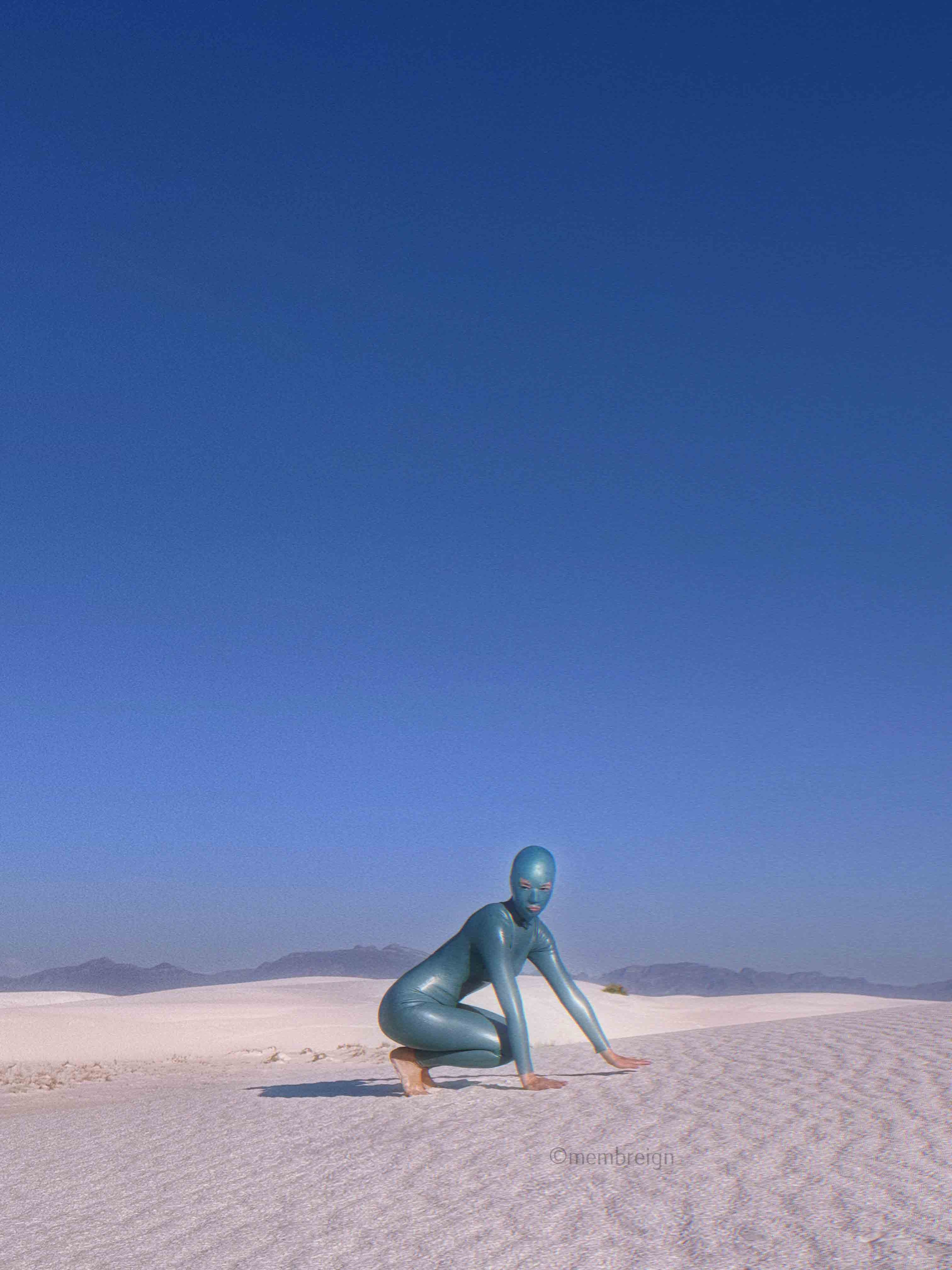 The woman in the dunes. Membreign