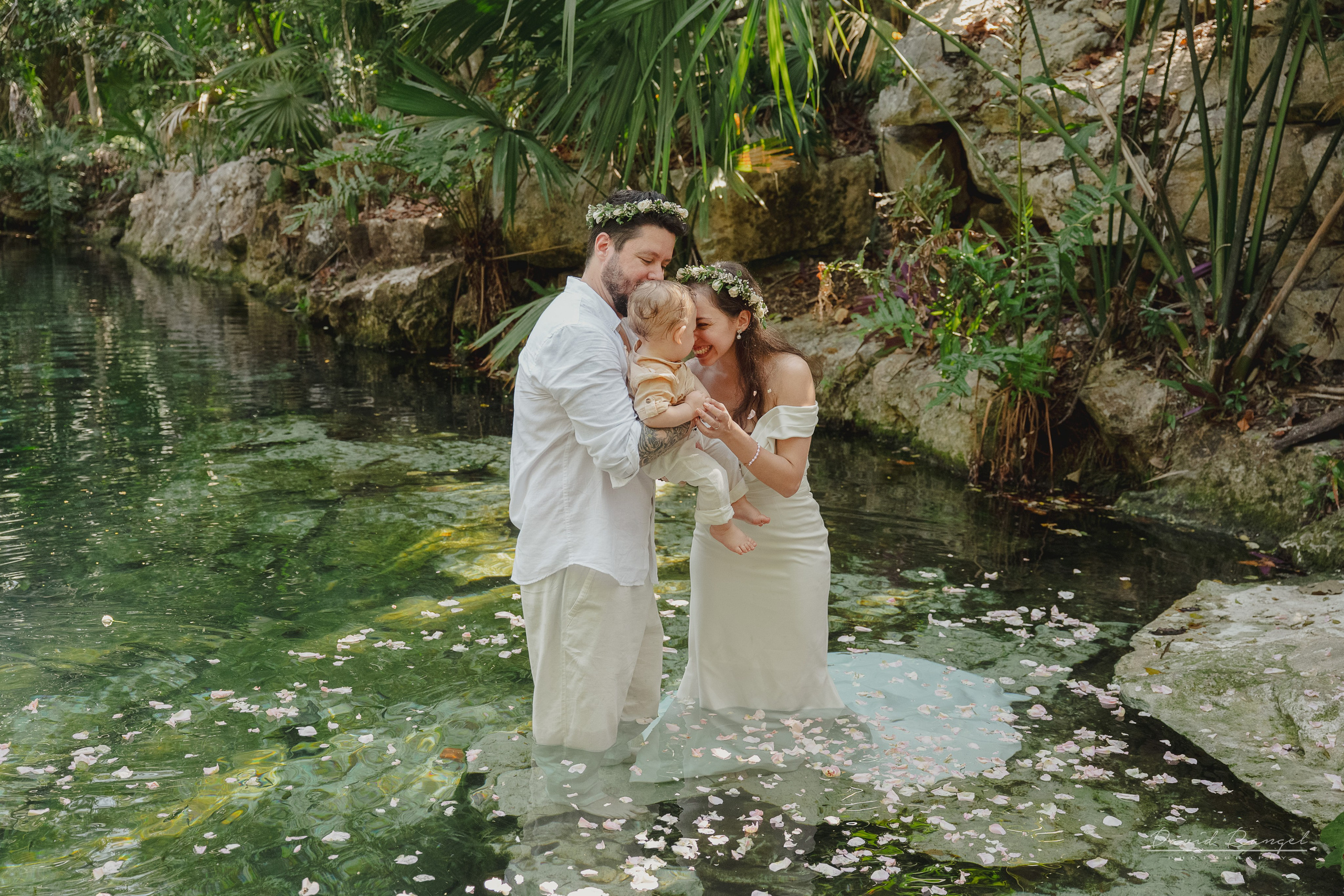 Vanessa and Alejandro´s Mayan Wedding at Kantunchi Park. Destination wedding photographer based in Cancun and Riviera Maya with service worldwide