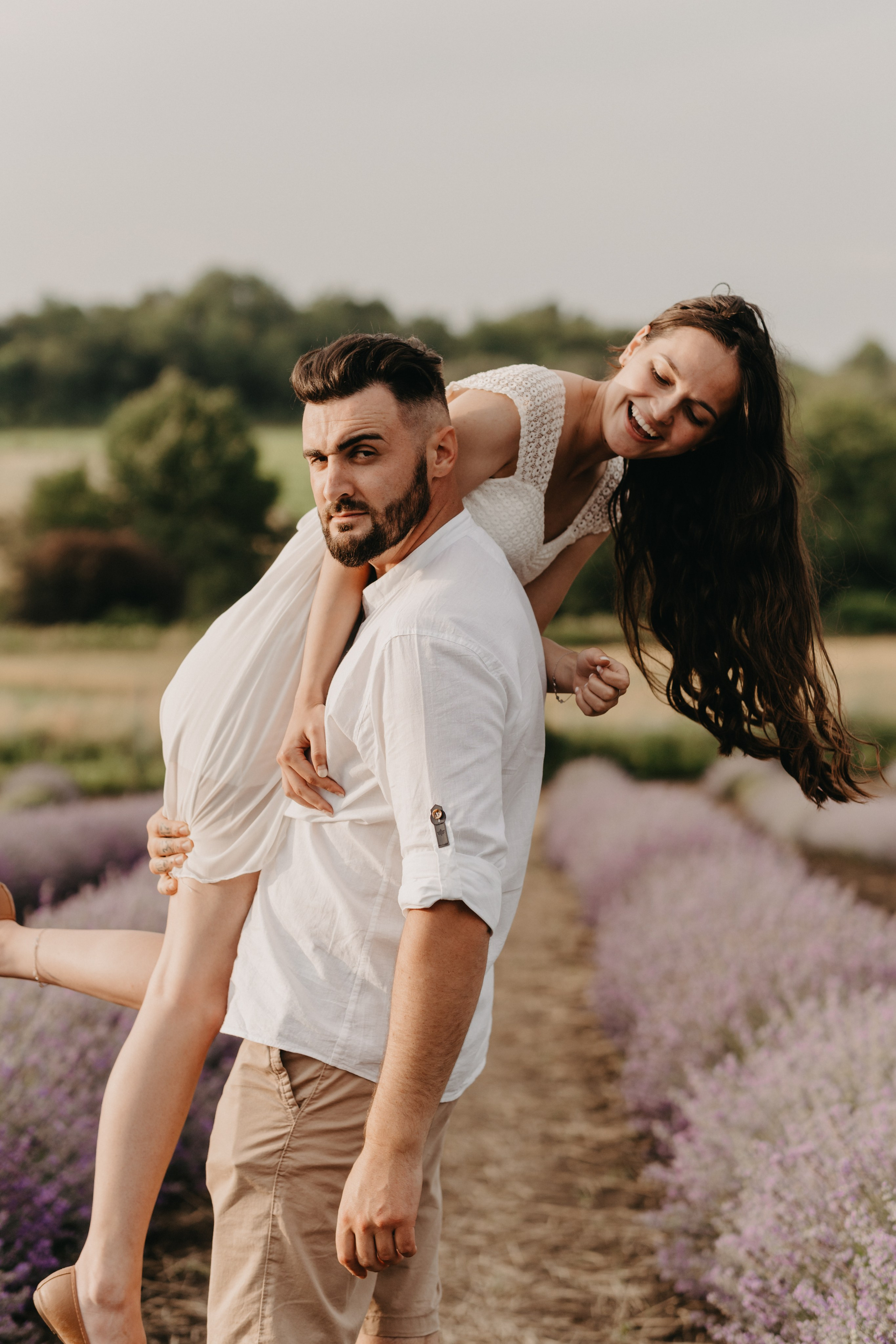 Hand in Hand. Fotograf Katowice – sesje indywidualne, rodzinne, ślubne