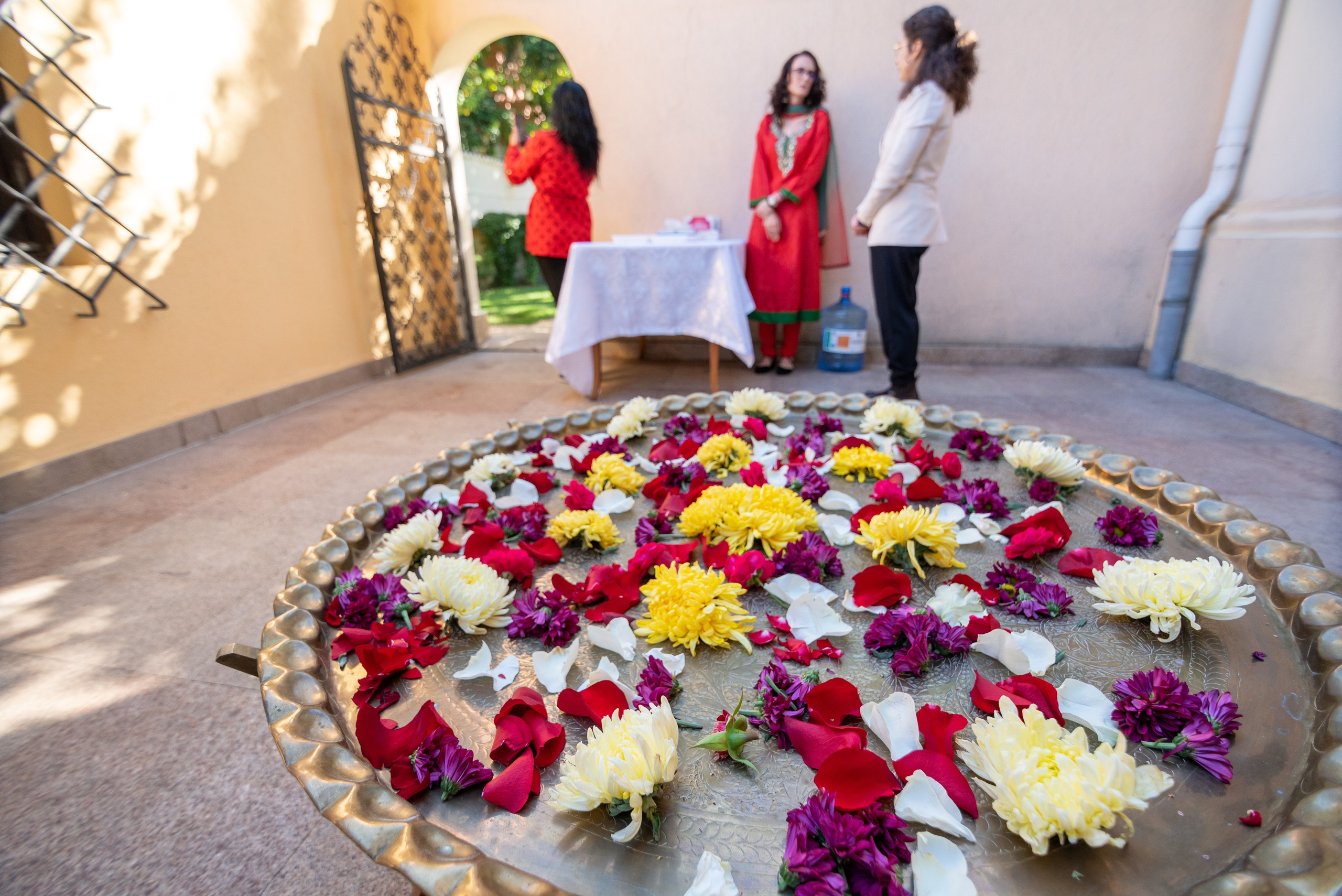 Fotograf corporate, sedinta foto business, pret fotograf corporate, Servicii Profesionale pentru Evenimente de Business, Portrete business, fotografii pentru evenimente organizate de companii, fotografie de produs, Poze business bucuresti, Fotografii profesionale bucuresti, Fotografii portret profesionale, fotograf corporate Bucuresti, Fotografie E-commerce, pret fotograf corporate, fotografie corporate pentru profil web sau reviste, produse comerciale, fotograf ambasada, evenimente ambasada