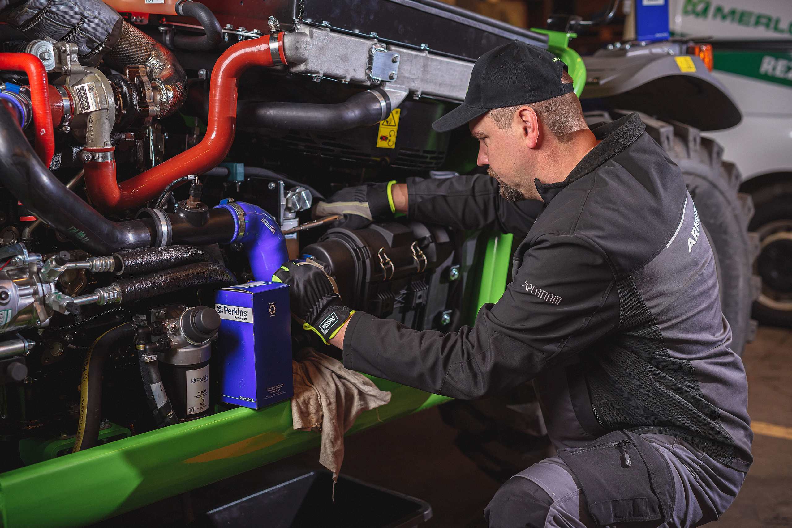 Armuss Agricultural Machinery. Fotogrāfs Rīgā. Gīmenes, individuālās un dažādu produktu fotosesijas