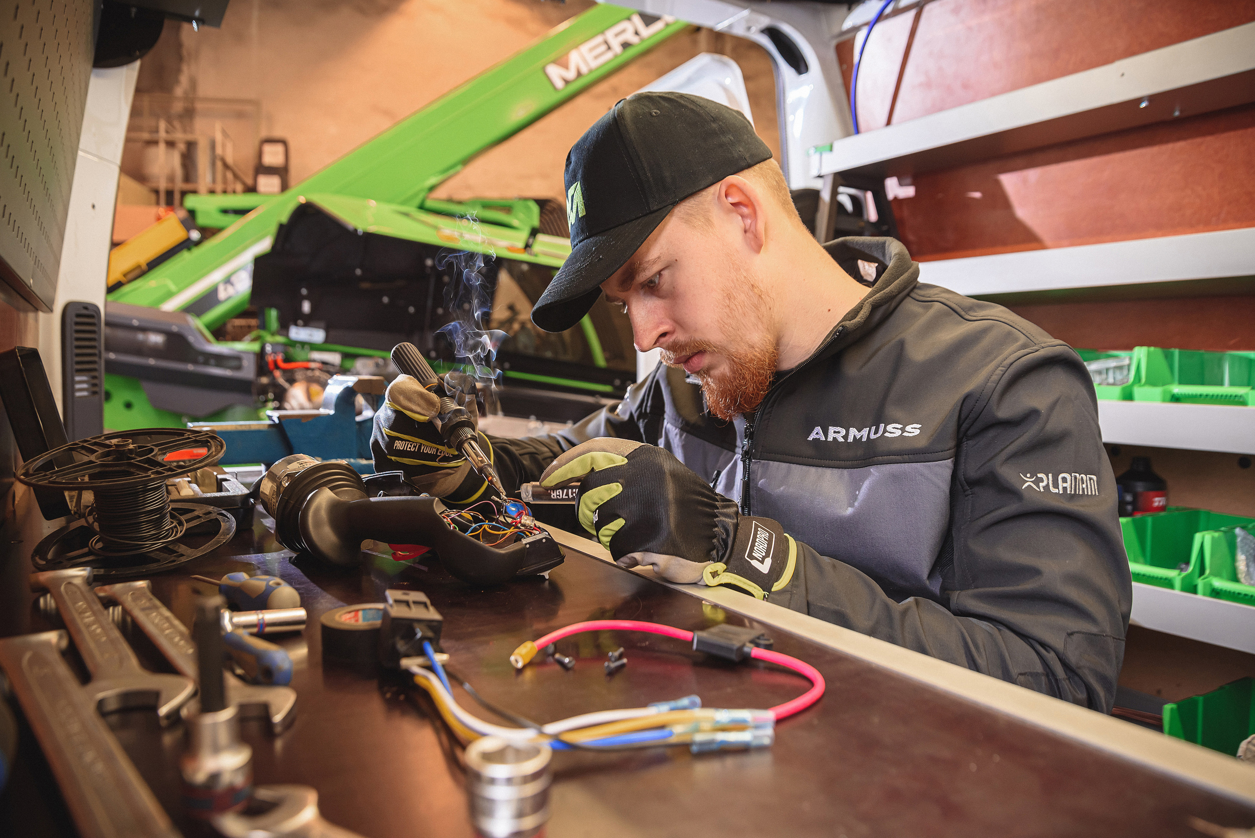 Armuss Agricultural Machinery. Fotogrāfs Rīgā. Gīmenes, individuālās un dažādu produktu fotosesijas