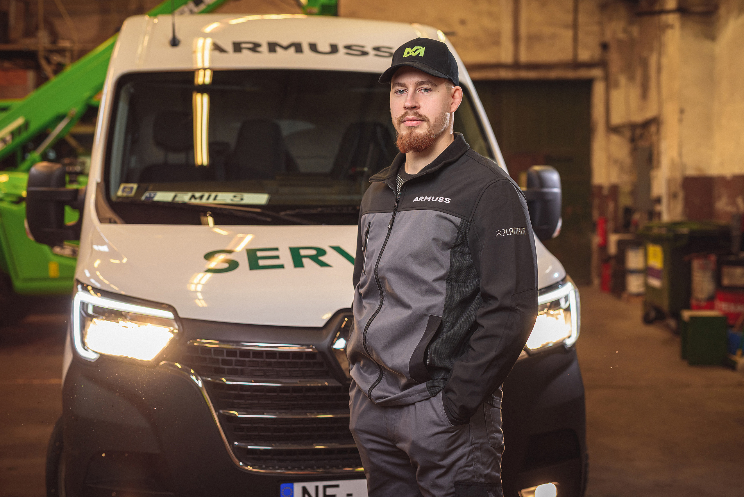 Armuss Agricultural Machinery. Fotogrāfs Rīgā. Gīmenes, individuālās un dažādu produktu fotosesijas