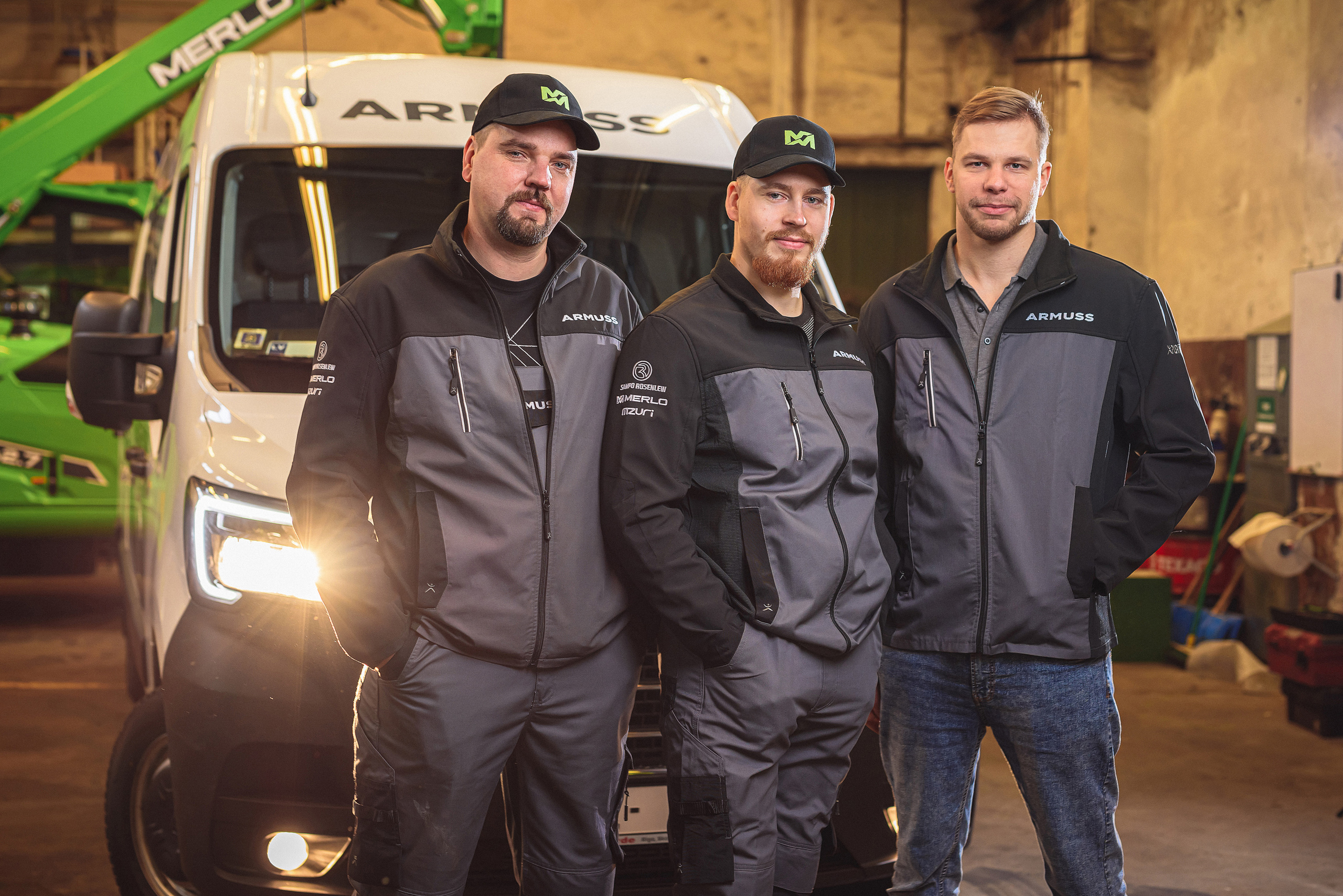 Armuss Agricultural Machinery. Fotogrāfs Rīgā. Gīmenes, individuālās un dažādu produktu fotosesijas