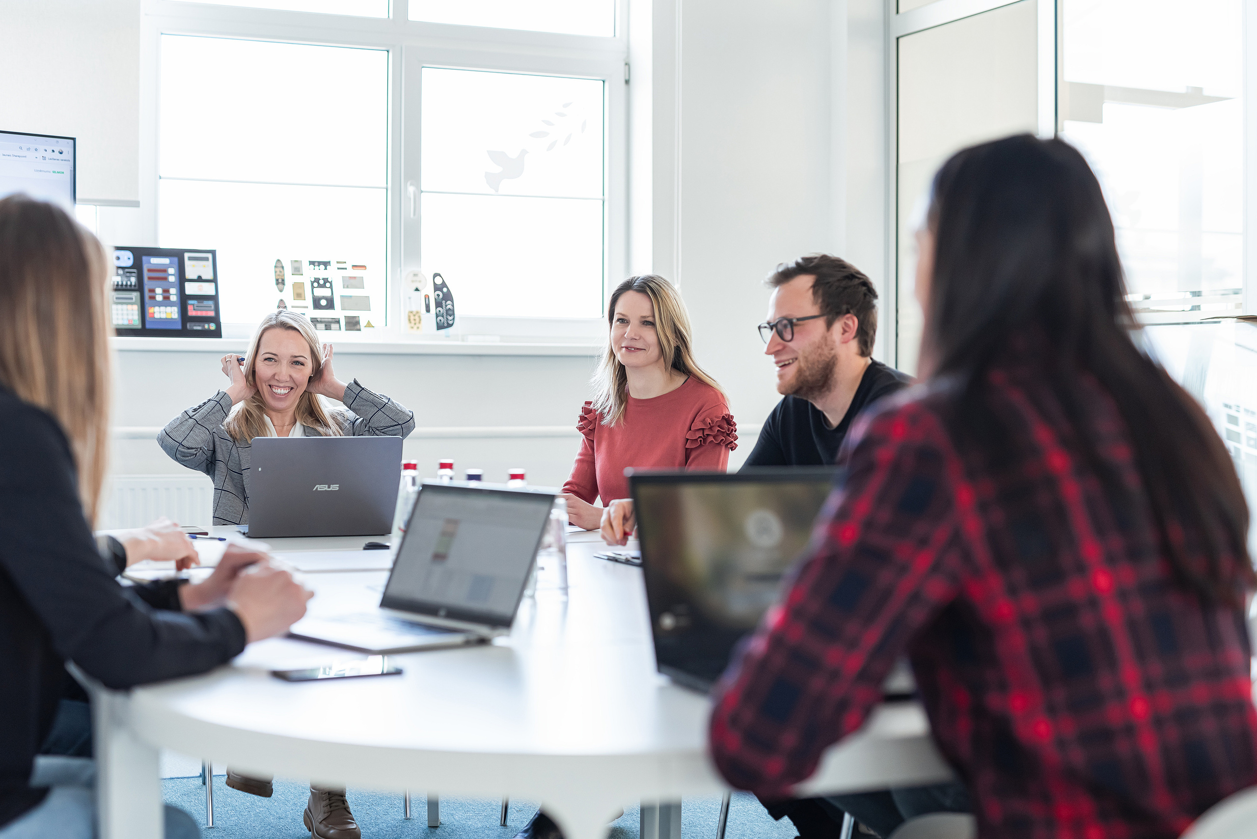Silmor Production Site. Fotogrāfs Rīgā. Gīmenes, individuālās un dažādu produktu fotosesijas