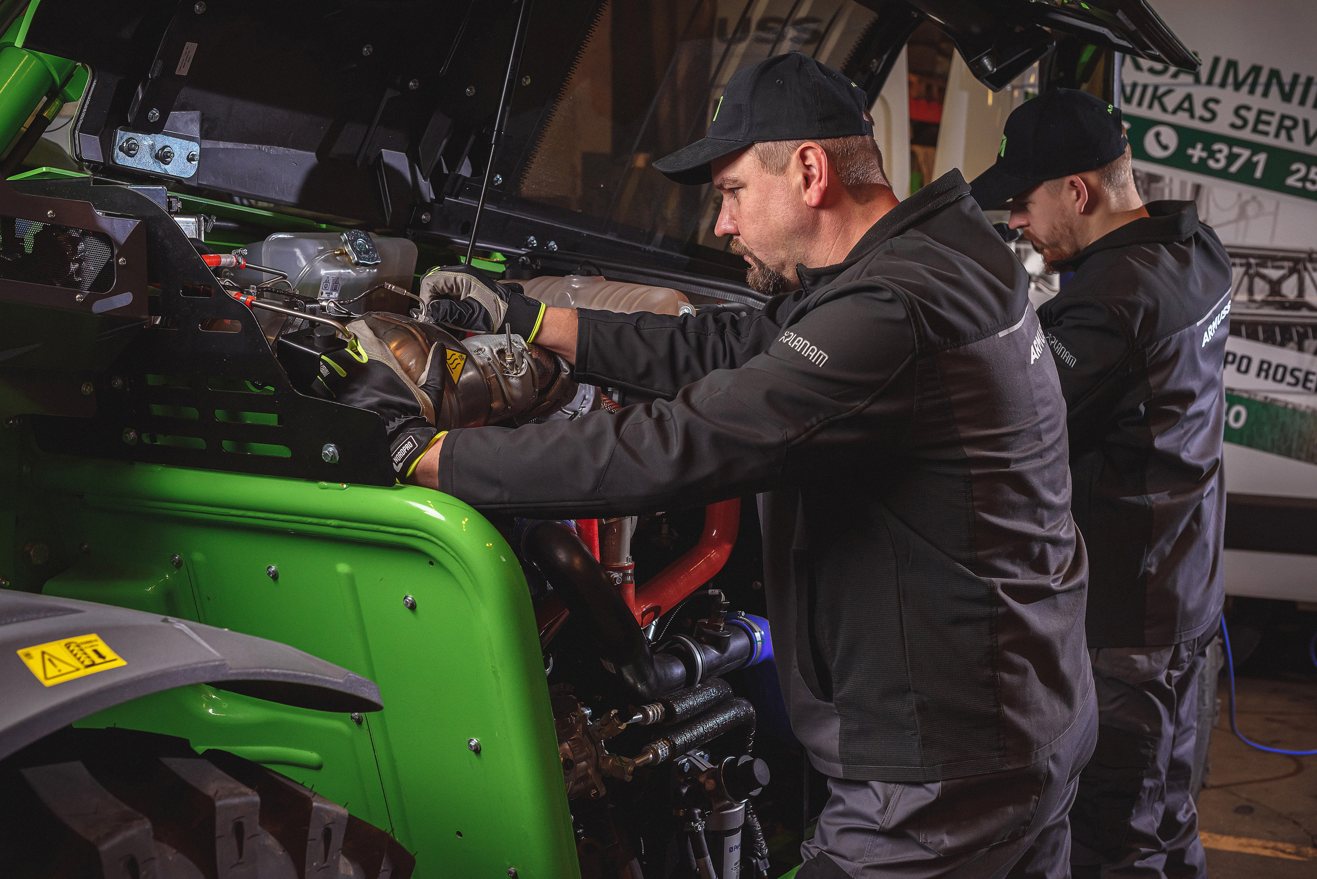 Armuss Agricultural Machinery. Fotogrāfs Rīgā. Gīmenes, individuālās un dažādu produktu fotosesijas