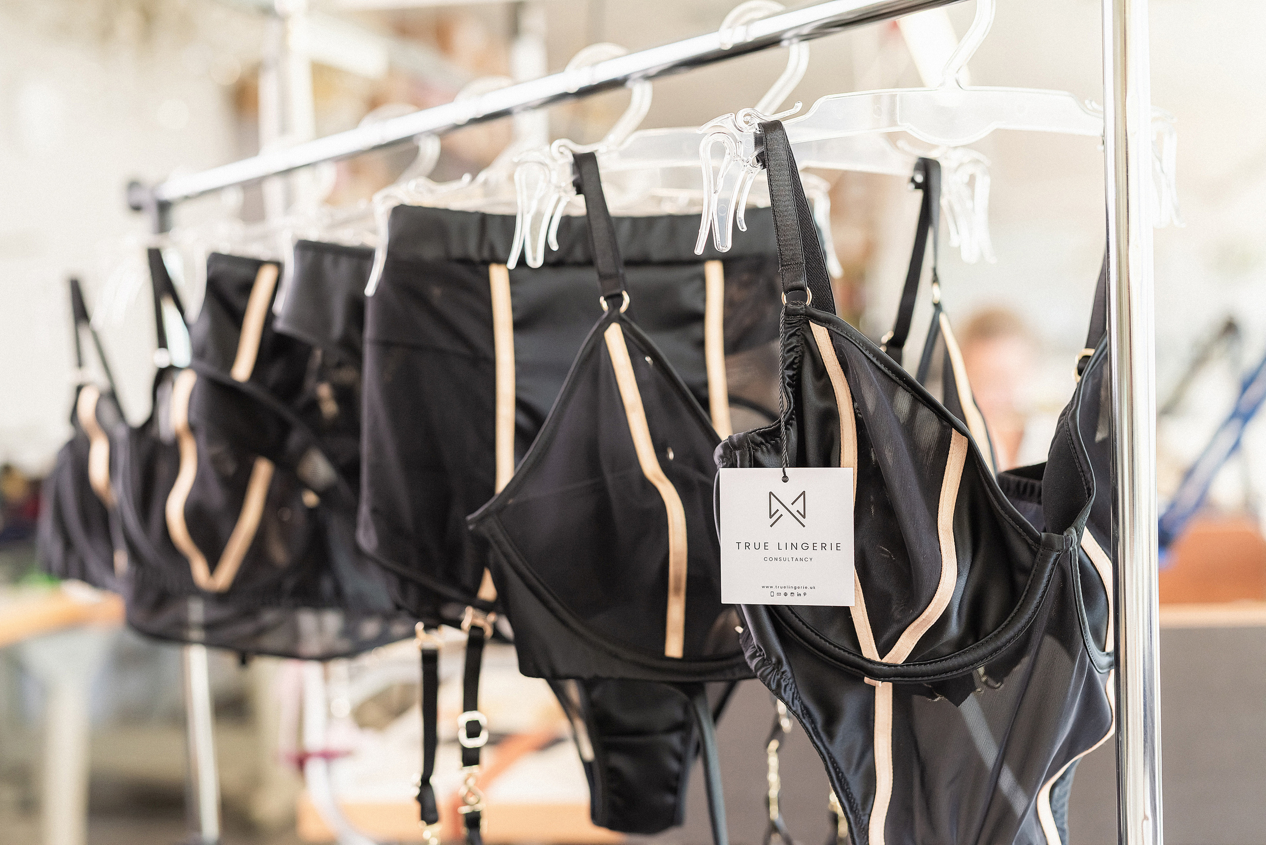 Vixen & Fox Lingerie — Australia. Fotogrāfs Rīgā. Gīmenes, individuālās un dažādu produktu fotosesijas