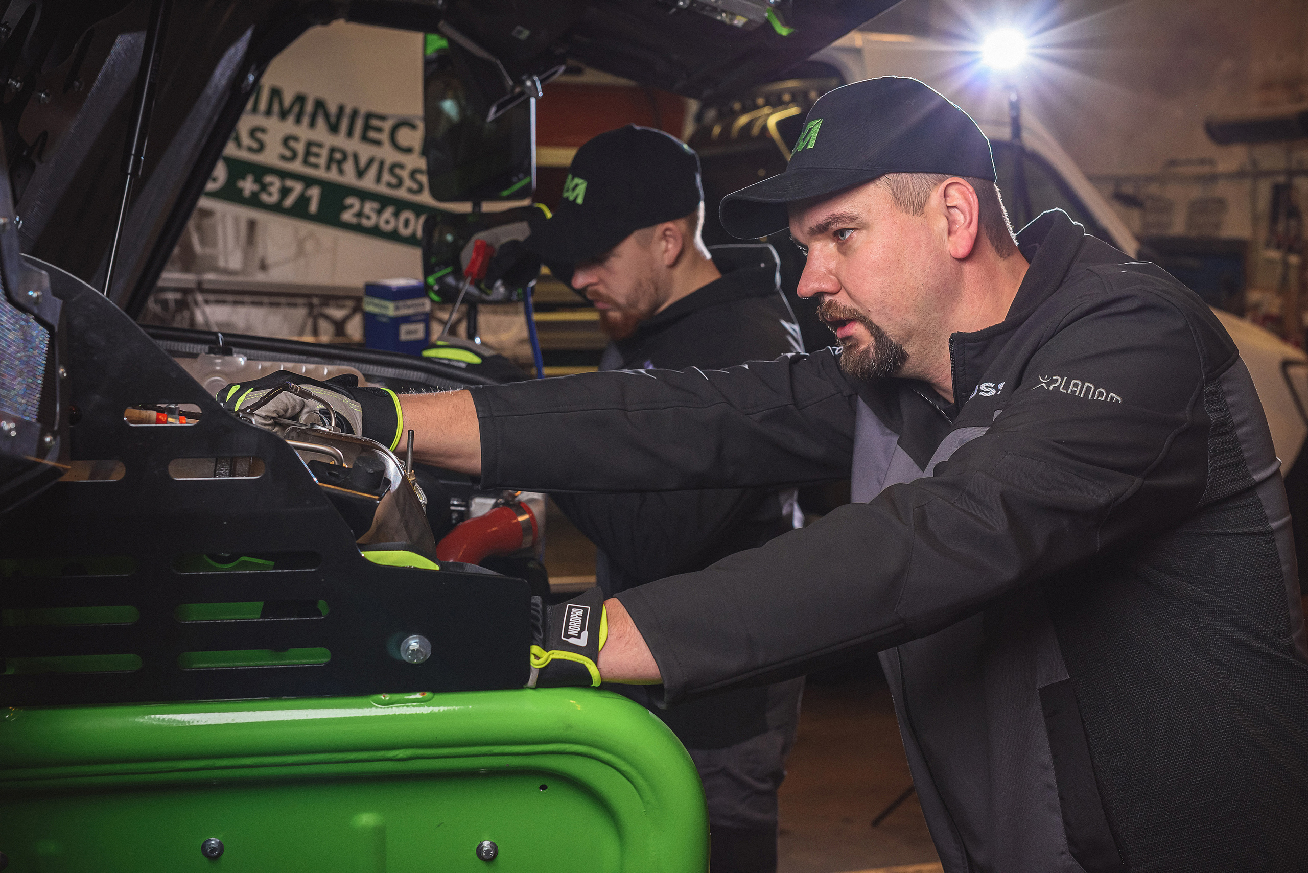 Armuss Agricultural Machinery. Fotogrāfs Rīgā. Gīmenes, individuālās un dažādu produktu fotosesijas