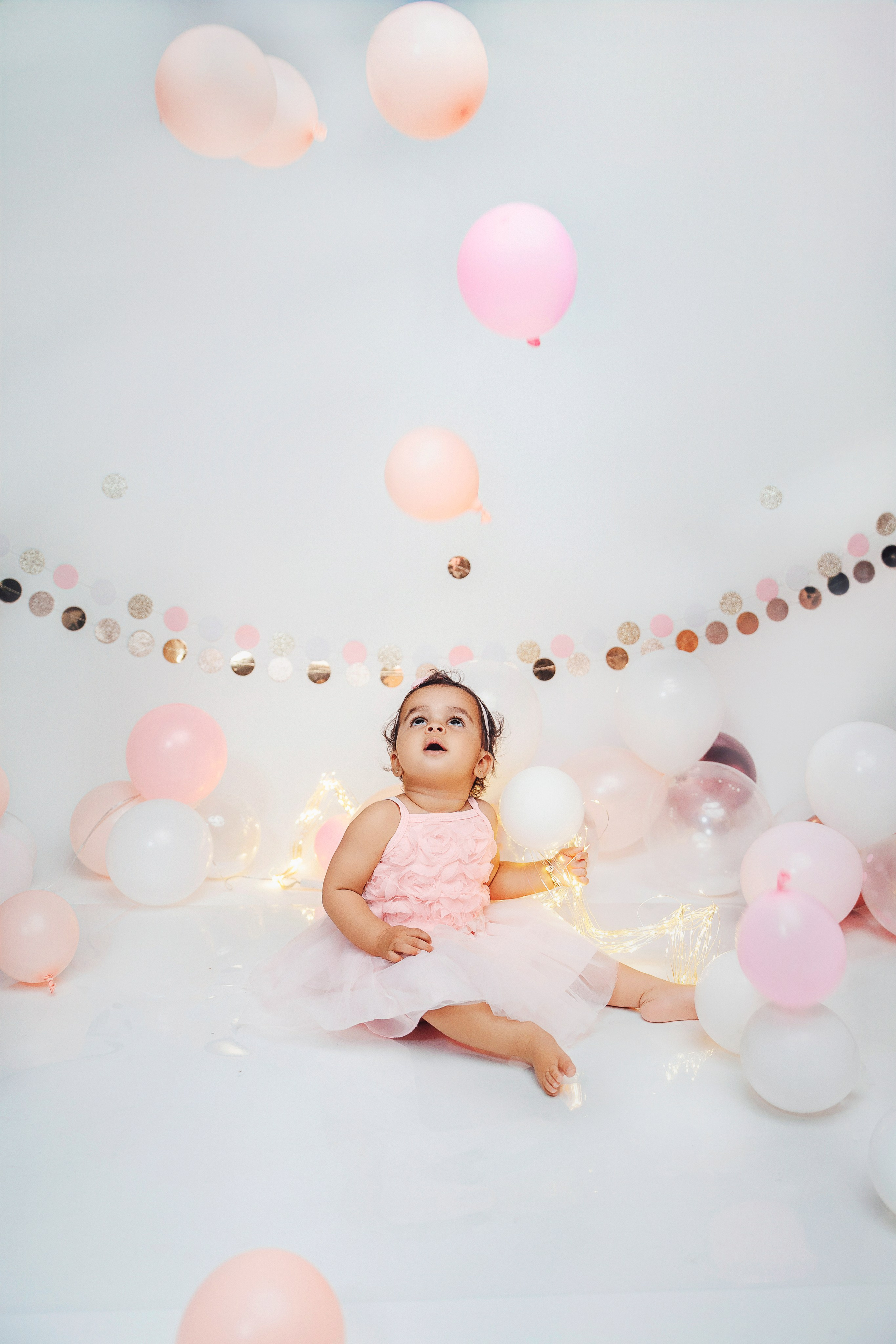 Нежная и праздничная фотосессия первого дня рождения на Тенерифе.