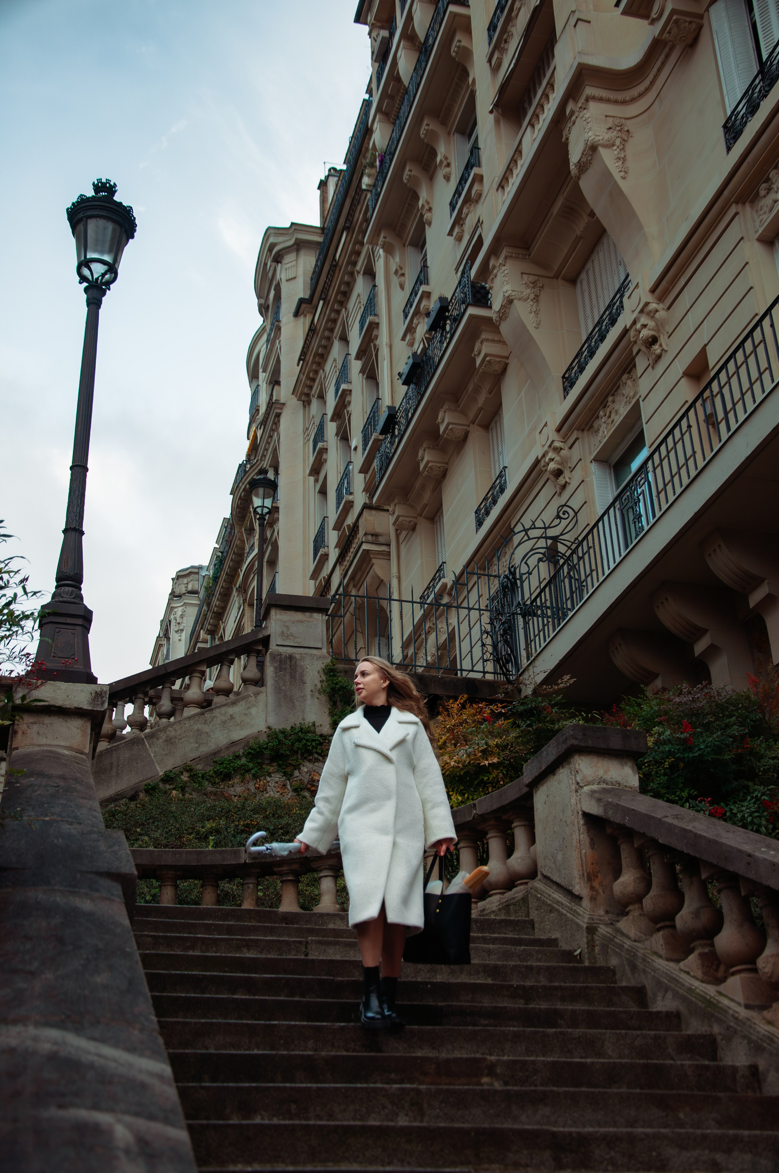 Winter Eiffel Tower photoshoot. Paris photographer — Polina Osipova