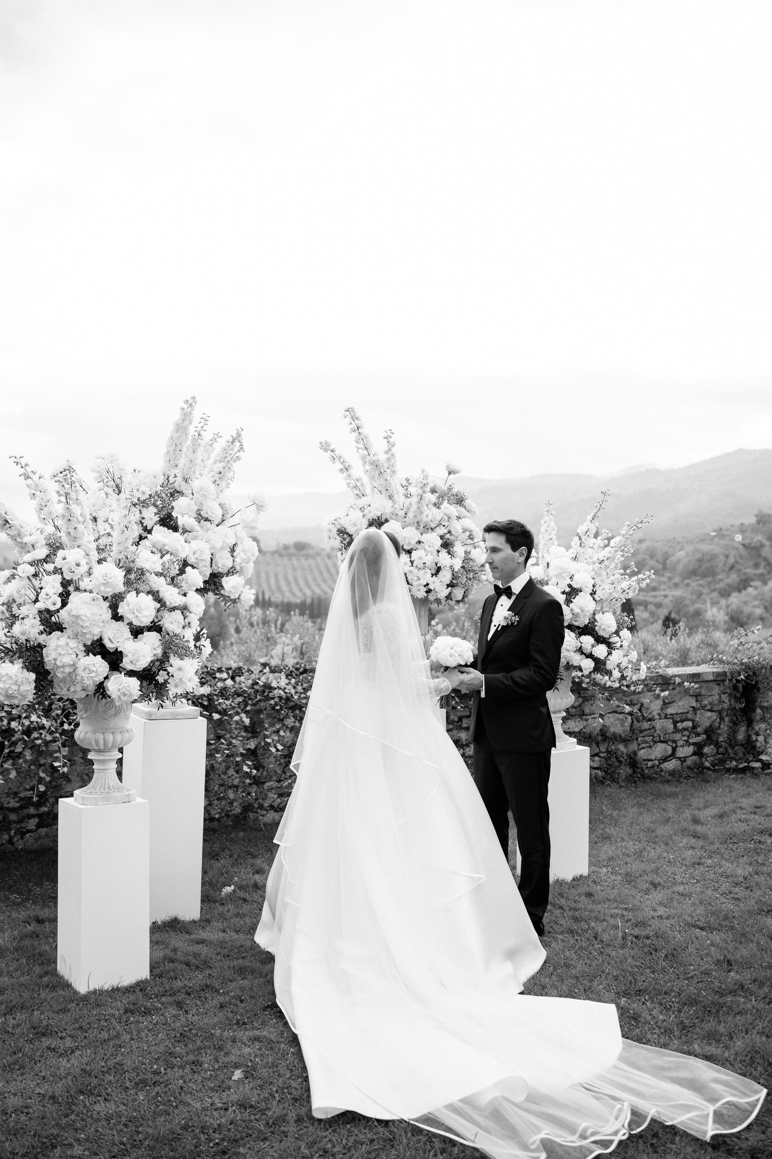 Destination wedding Photographer Italy Tuscany Rome Como Umbria. Wedding Photographer Rome Tuscany Como Sicily Puglia Amalfy Italy- Oksana Savenchuk