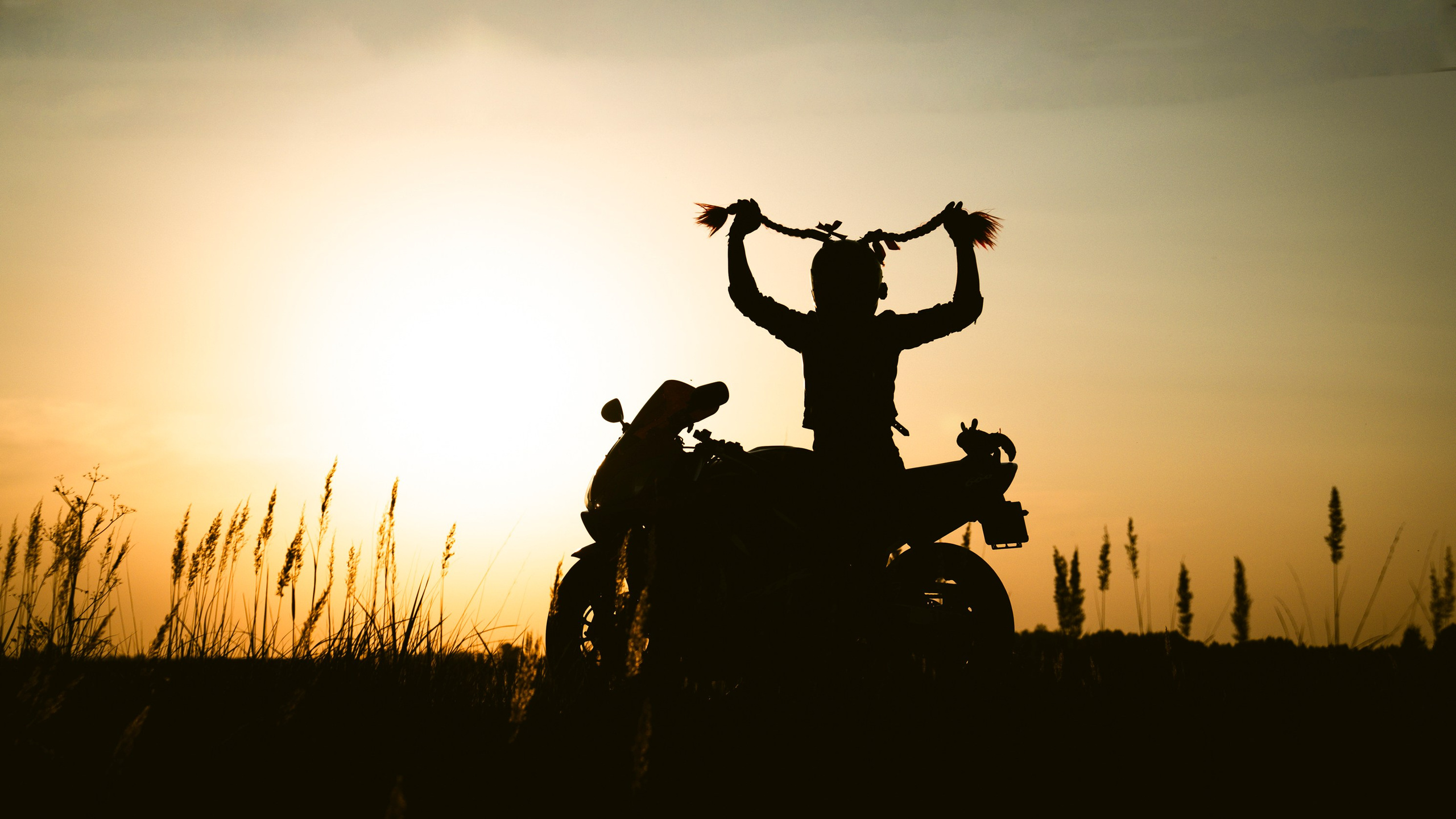 Auto un moto foto. Galvenā