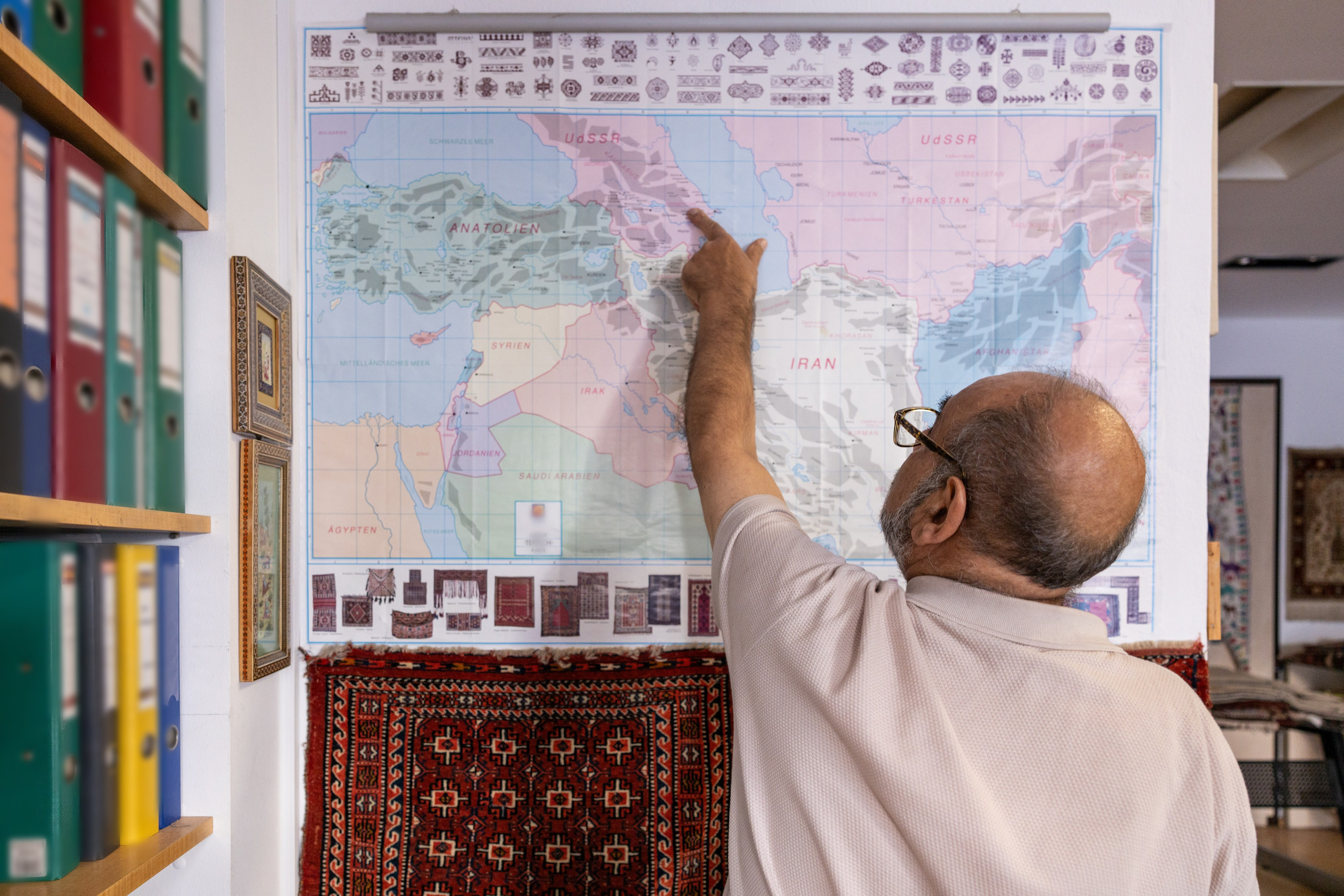 Teppichrestaurator, Salzburg, 2024. Guzel Kolobova| Fotografin| Salzburg