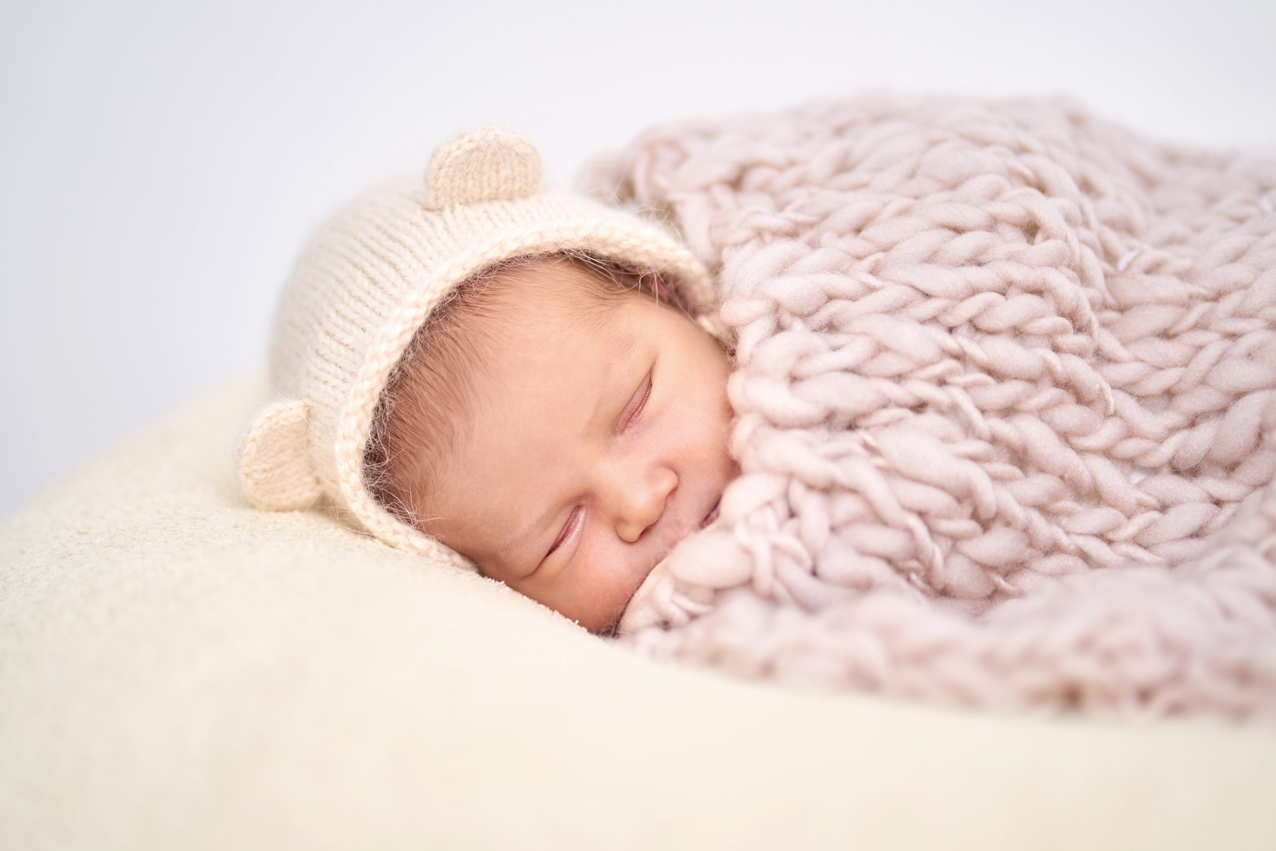 Miroslava — newborn. צלם אלכס ברט בישראל