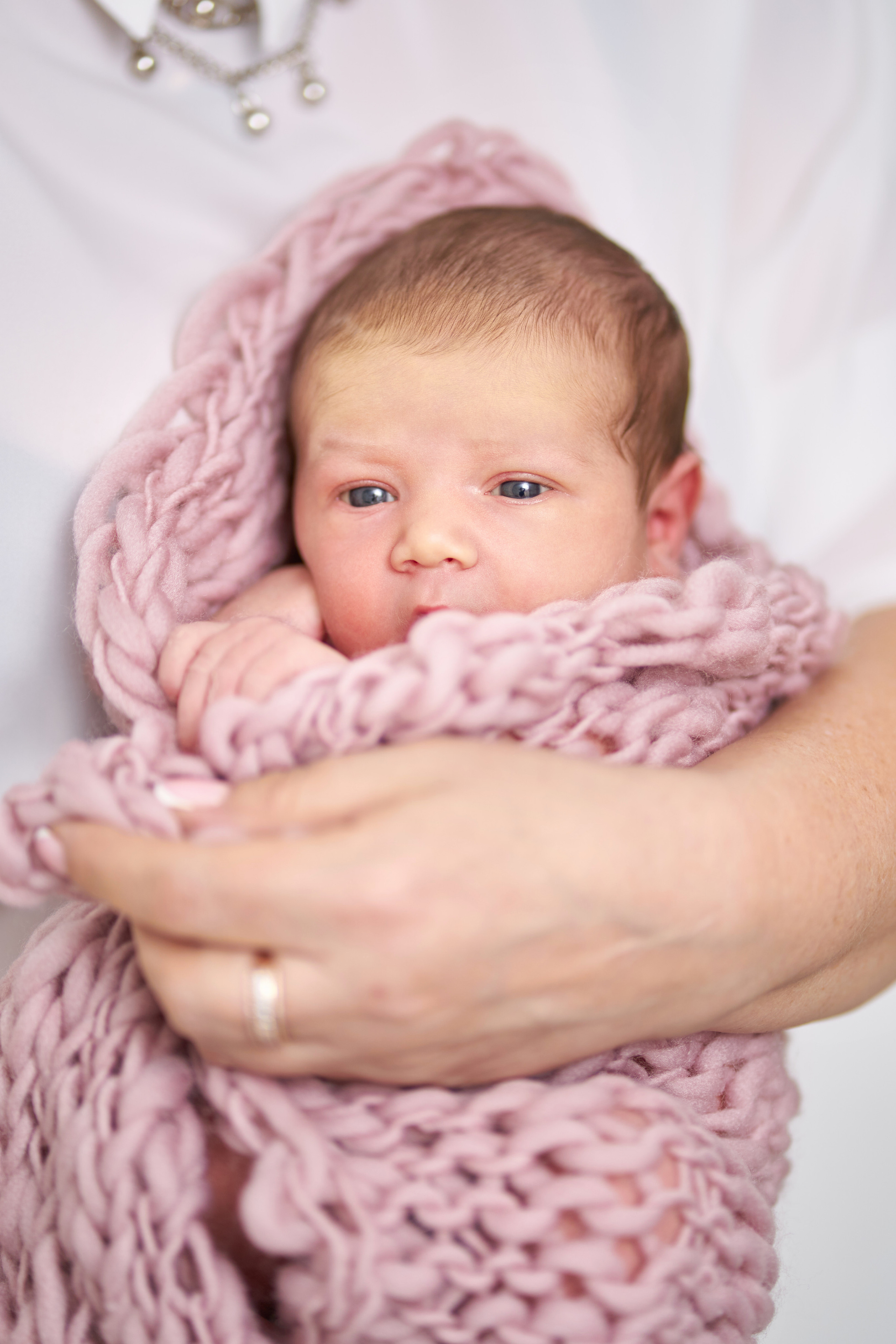 Miroslava — newborn. צלם אלכס ברט בישראל