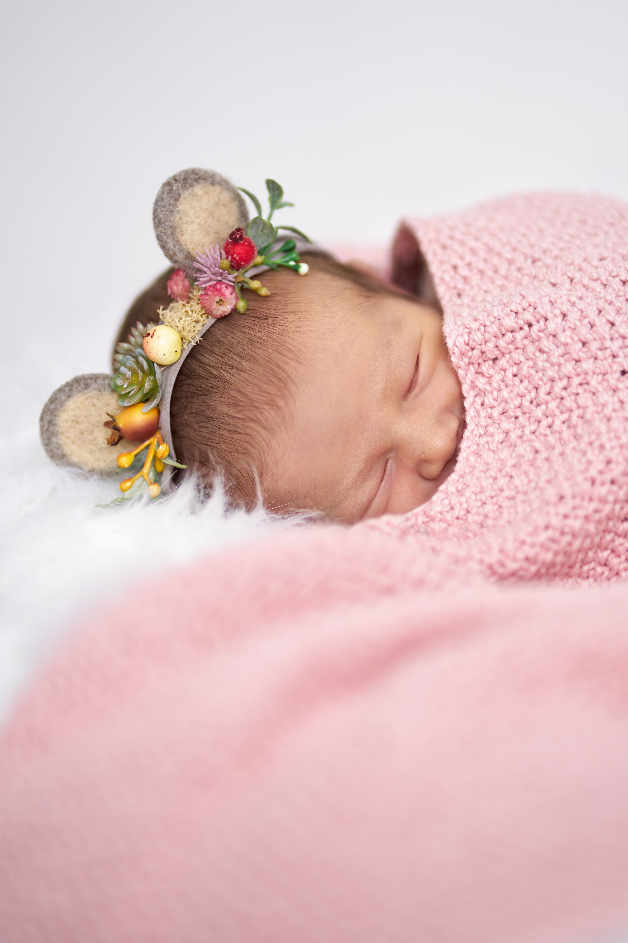 Miroslava — newborn. צלם אלכס ברט בישראל