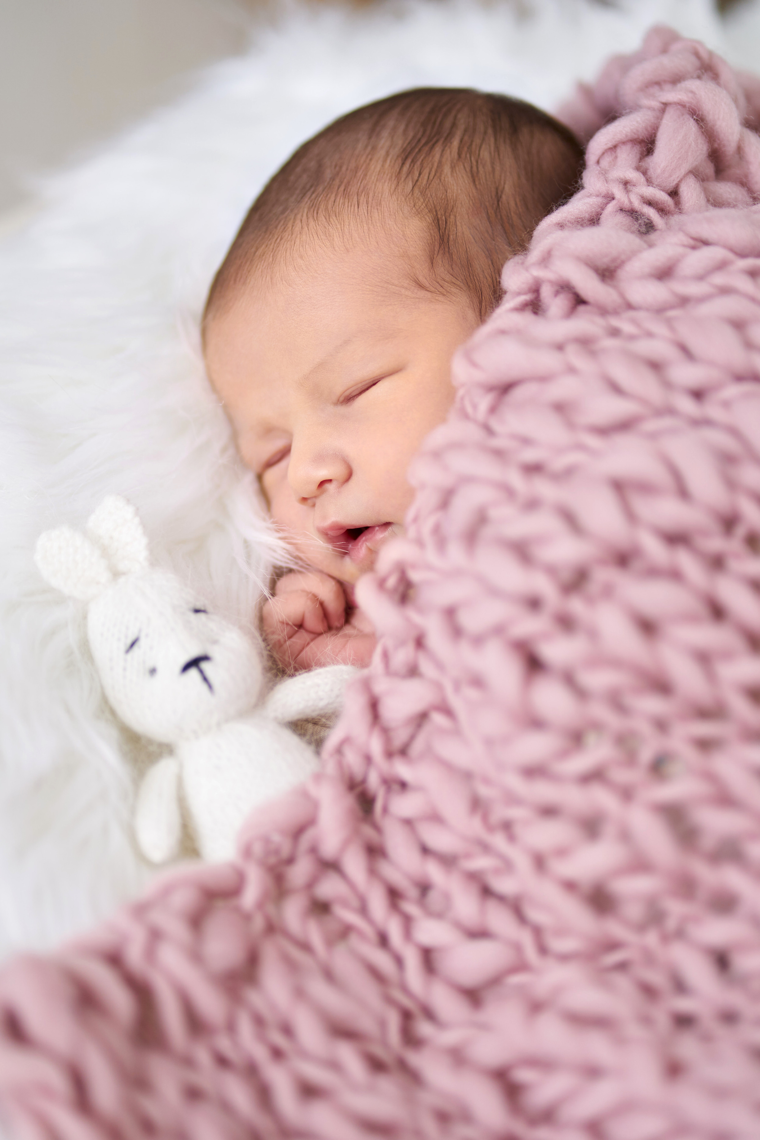 Miroslava — newborn. צלם אלכס ברט בישראל