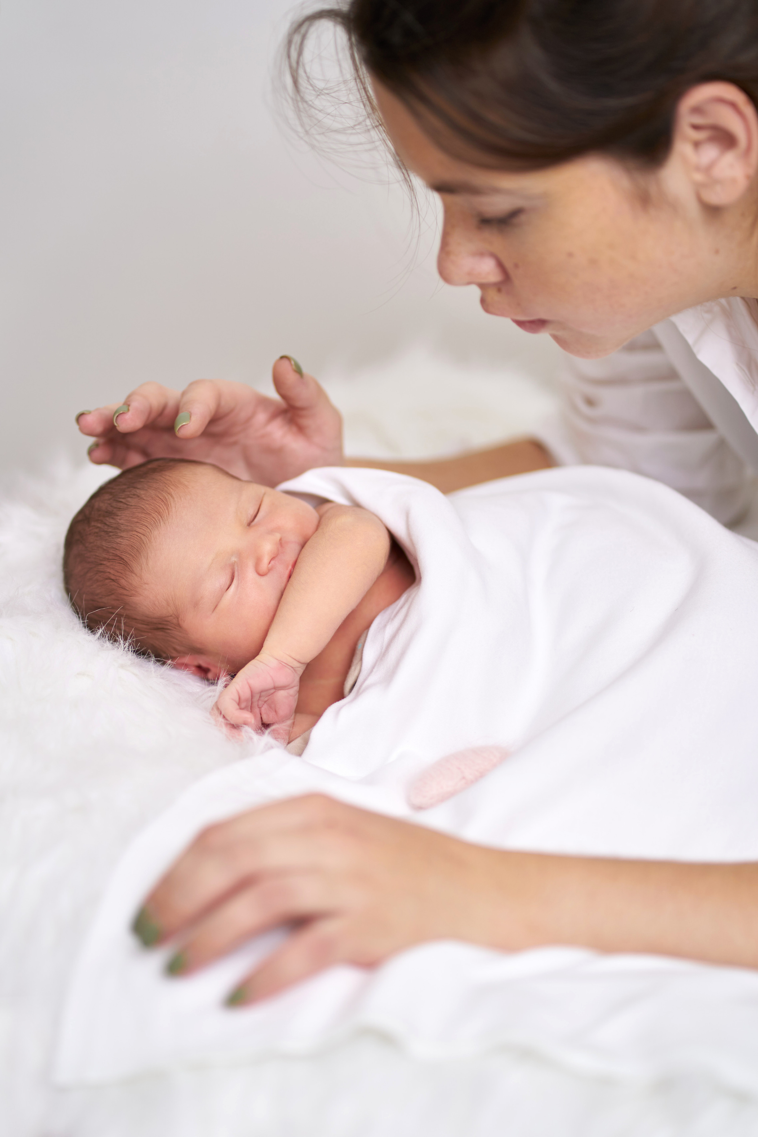 Miroslava — newborn. צלם אלכס ברט בישראל