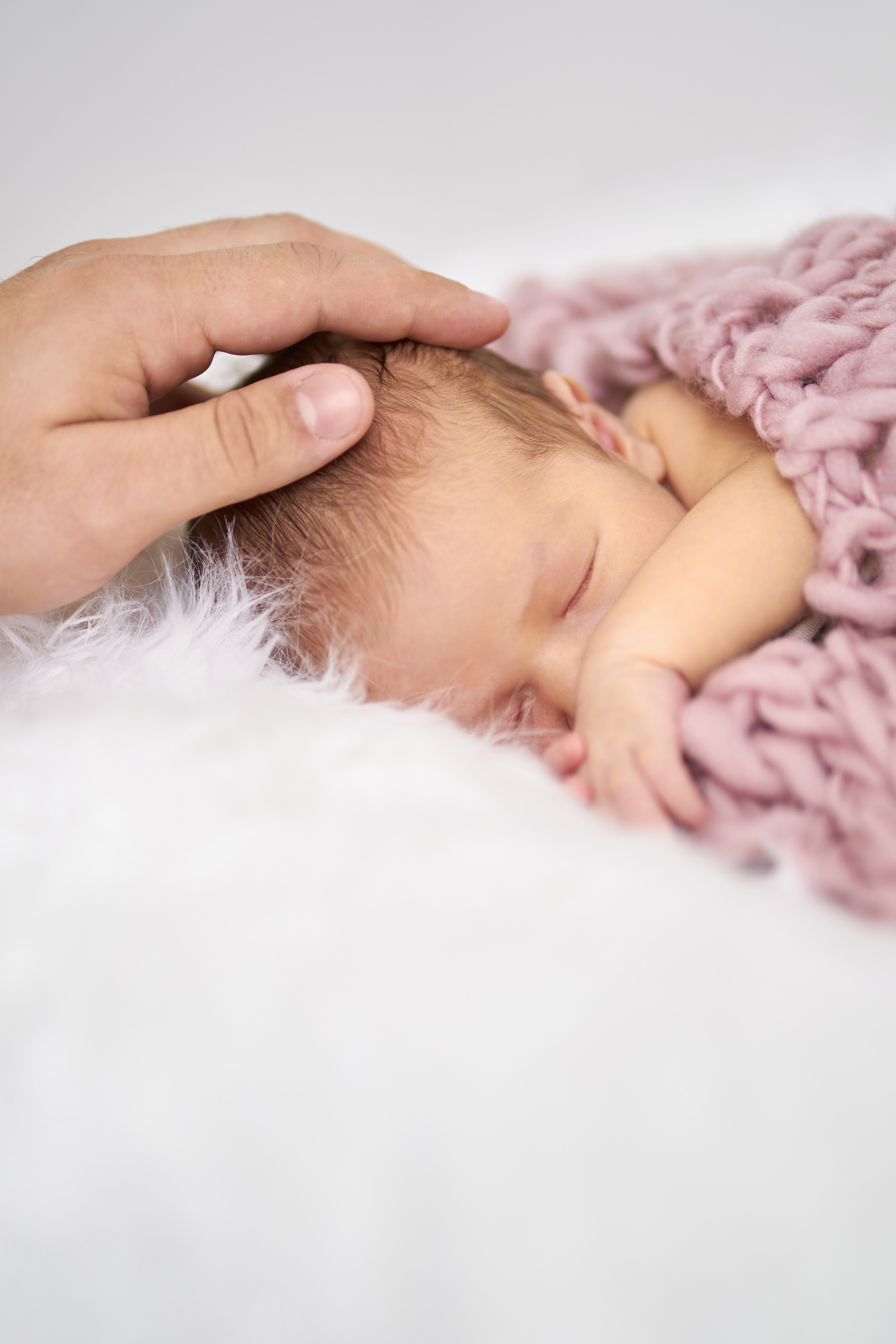 Miroslava — newborn. צלם אלכס ברט בישראל