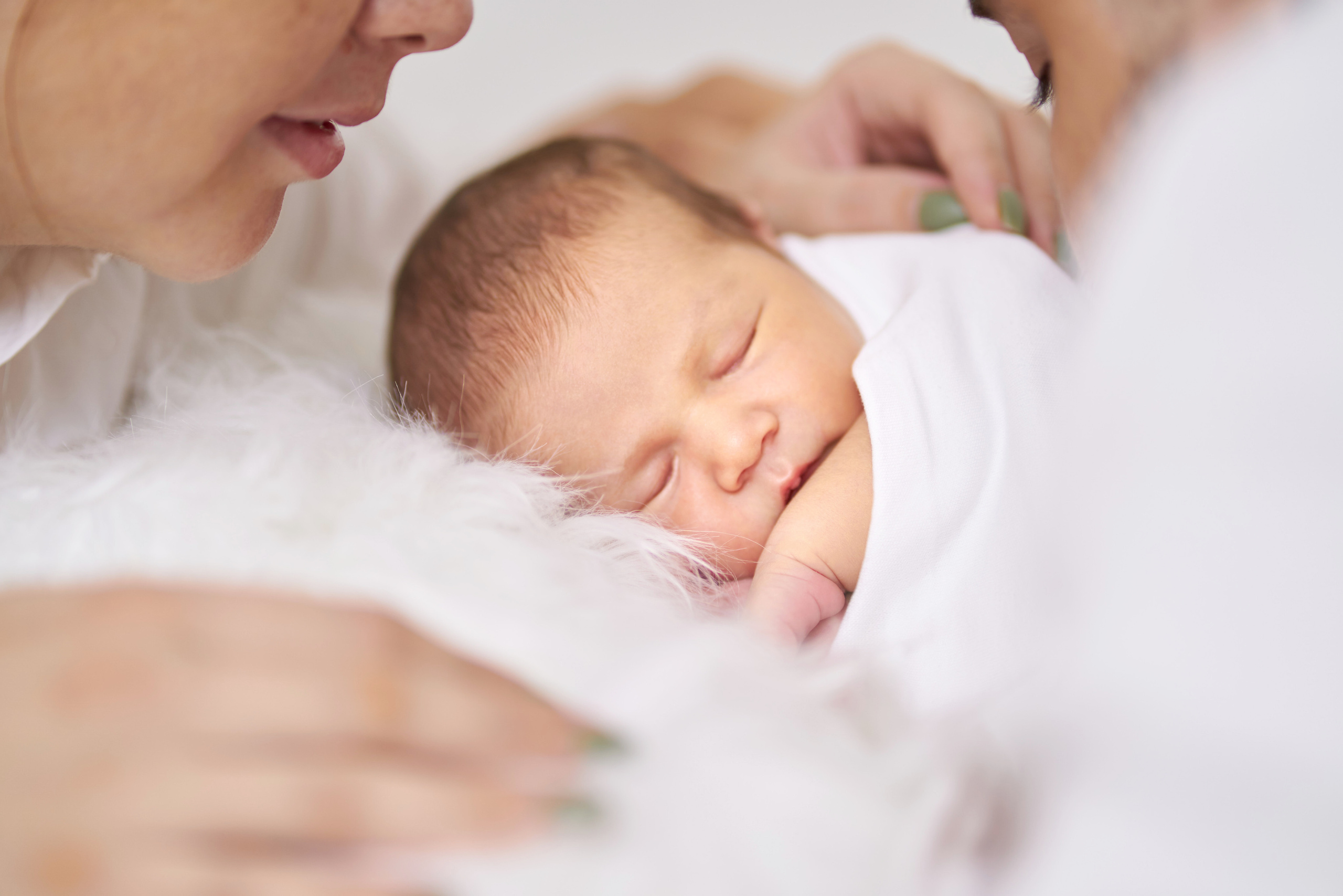 Miroslava — newborn. צלם אלכס ברט בישראל