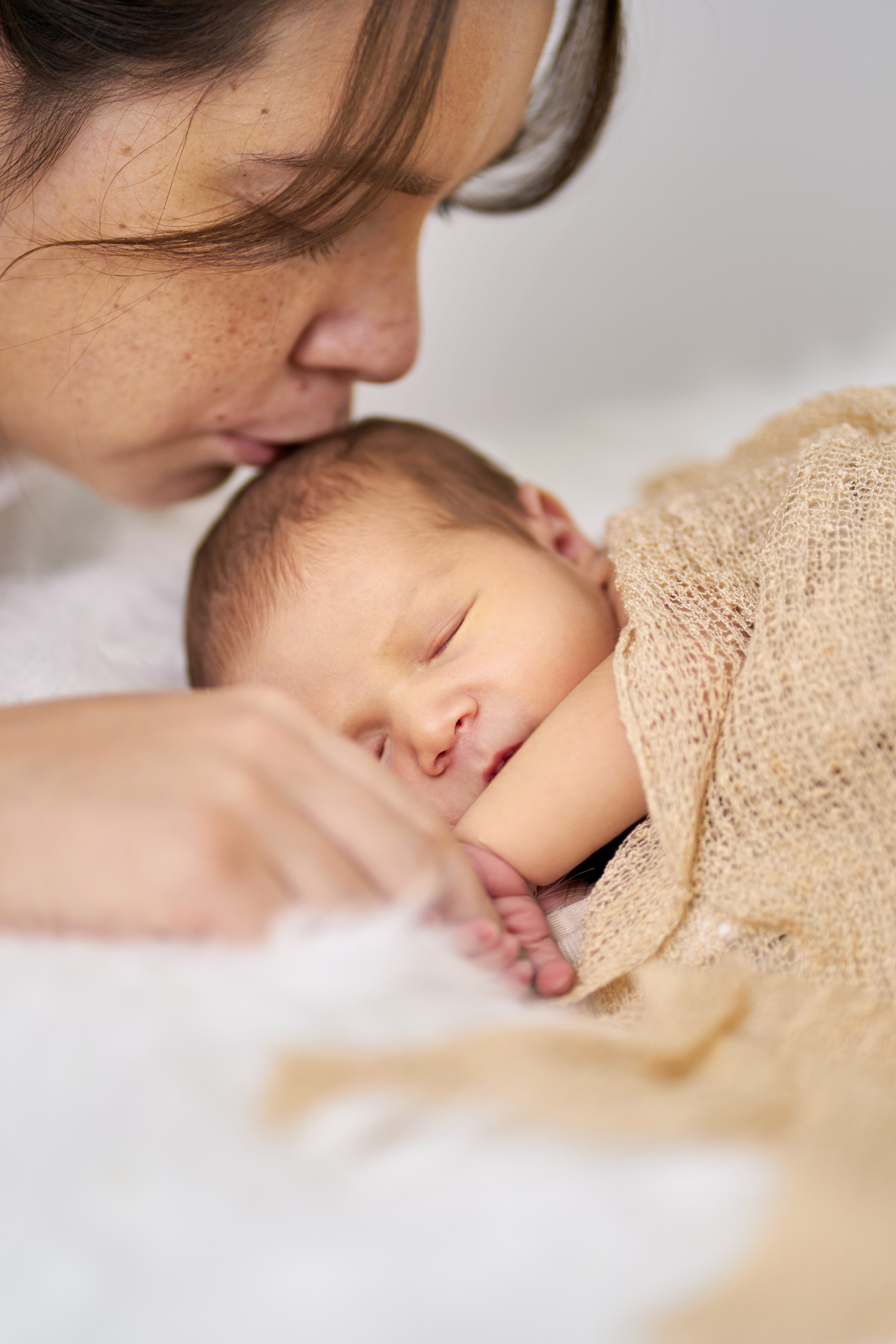 Miroslava — newborn. צלם אלכס ברט בישראל