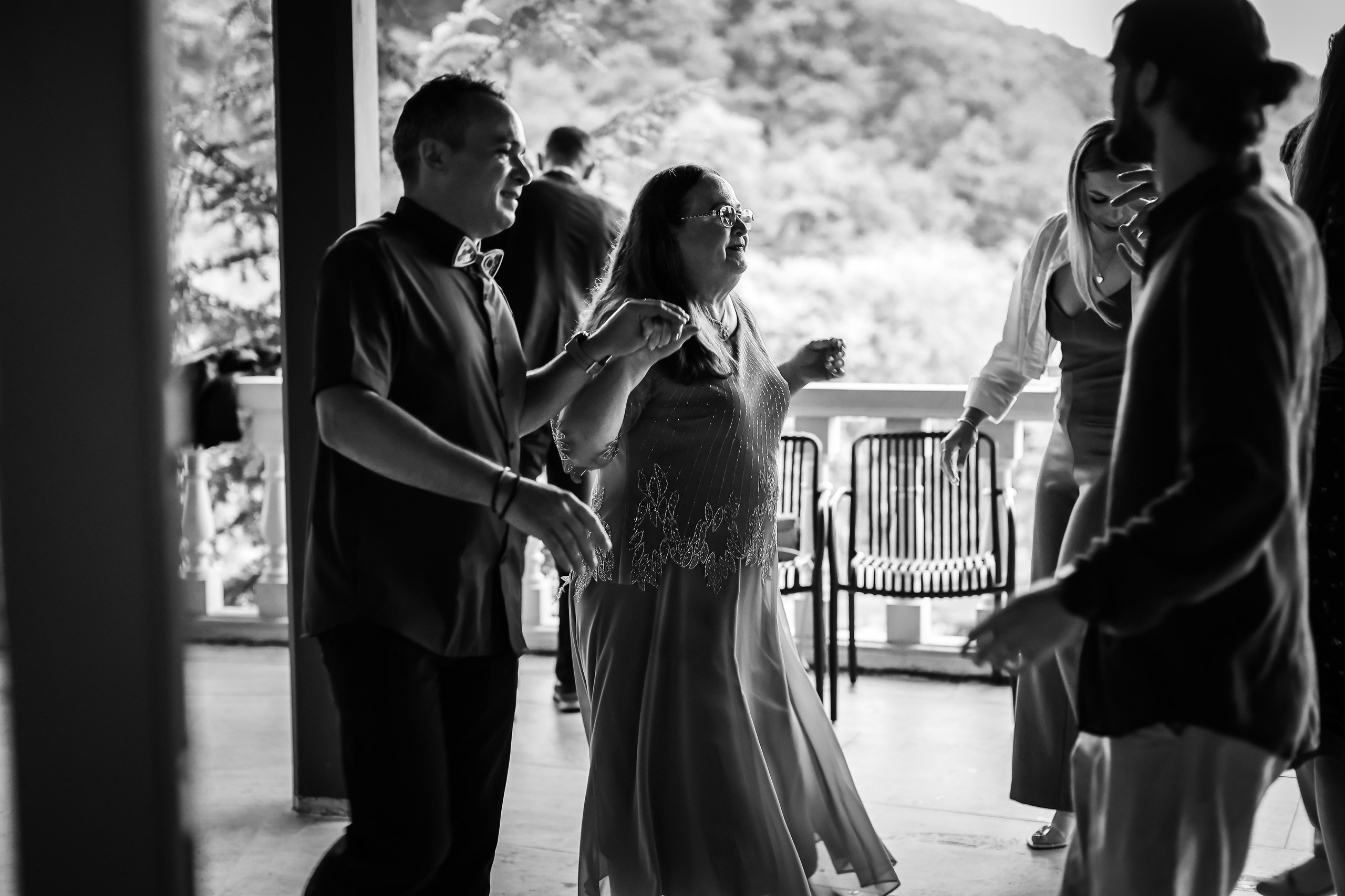 Oana&Bogdan — distractie, rasete, amintiri. Rares Bucur is a professional wedding photographer based in Cluj-Napoca, Romania, specializing in wedding photography