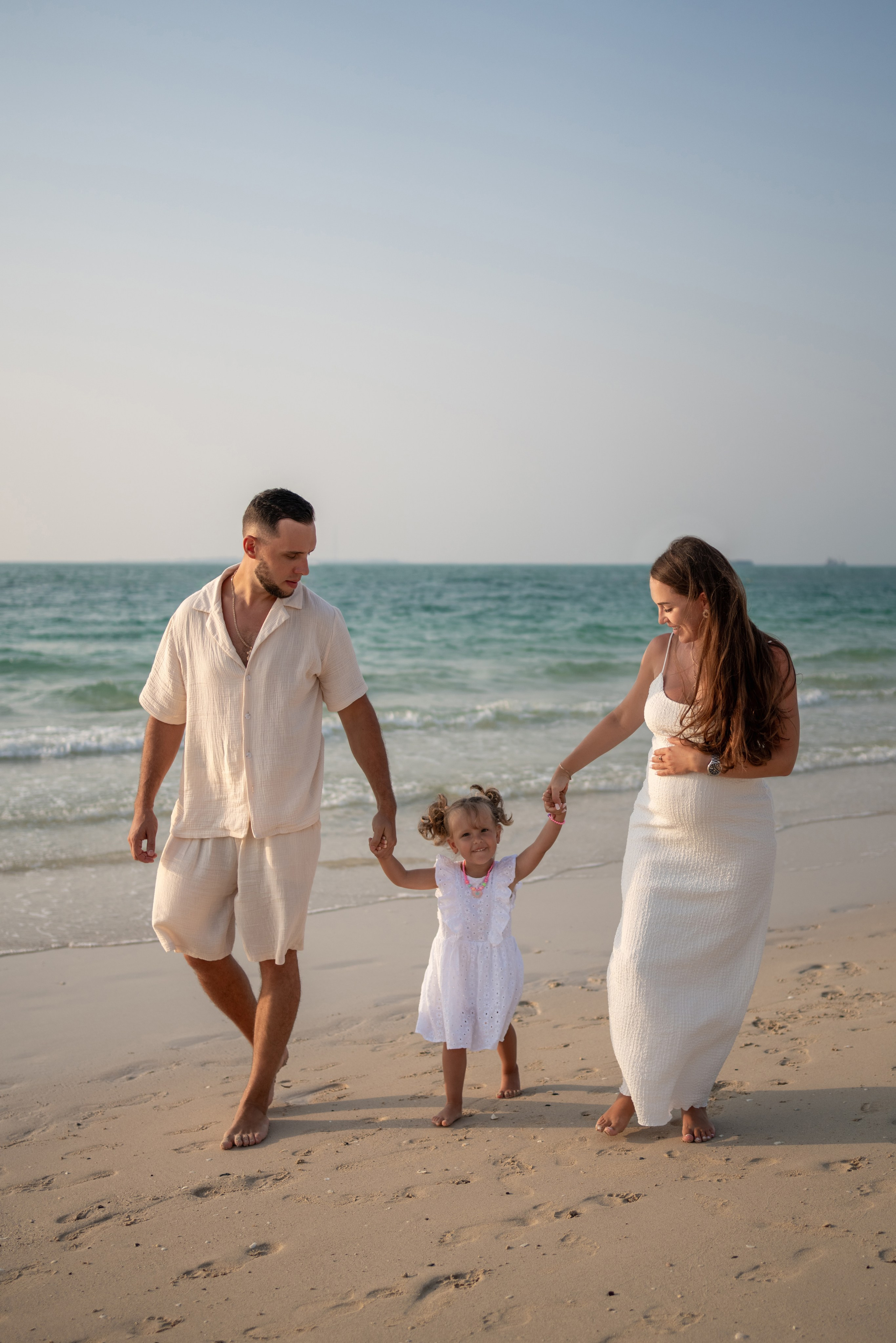 Golden hour, growing love. Angela Iakovleva — Family Photographer in Dubai