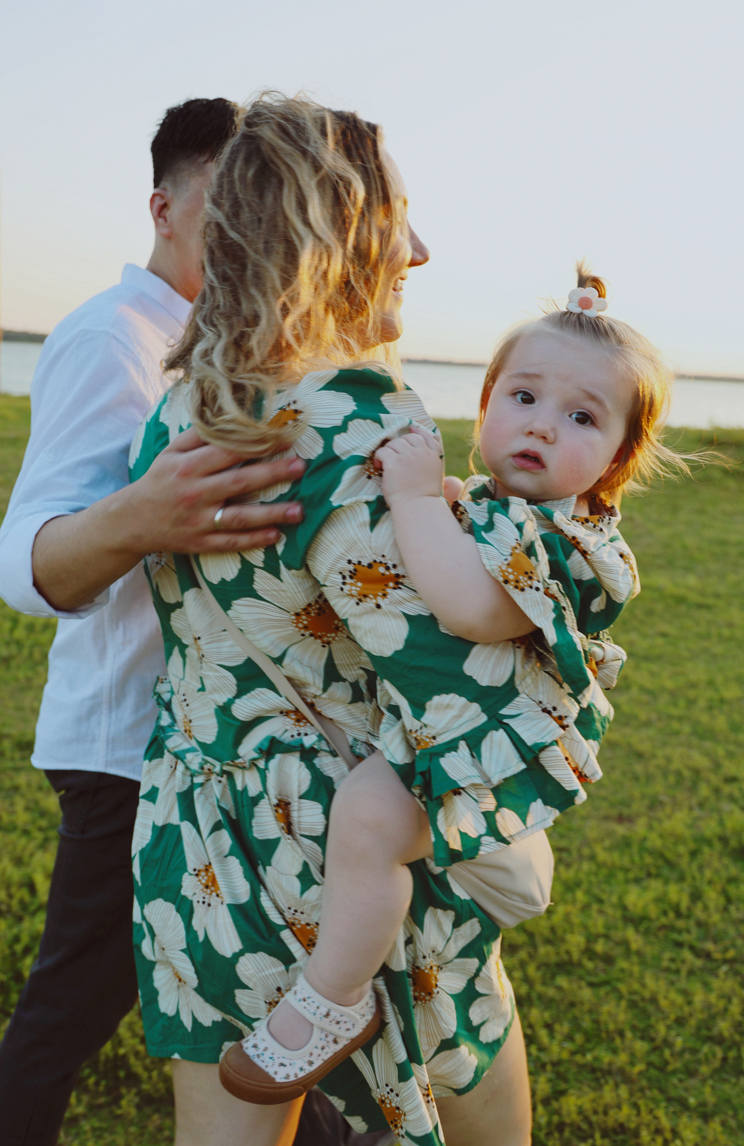 Baby Family Photoshoot – Outdoor Family Photography with Infant or Toddler. Lana Petrychenko — Portrait & Family Photographer. Valencia, Spain