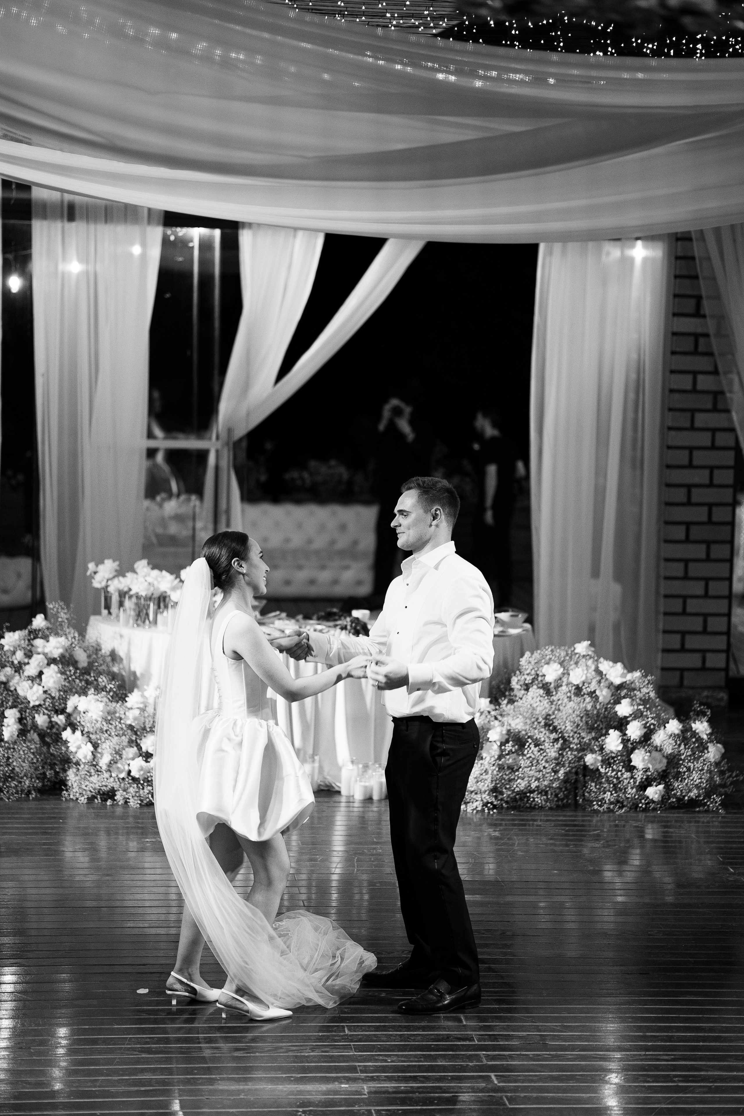 Thomas & Suyumbika. Главная