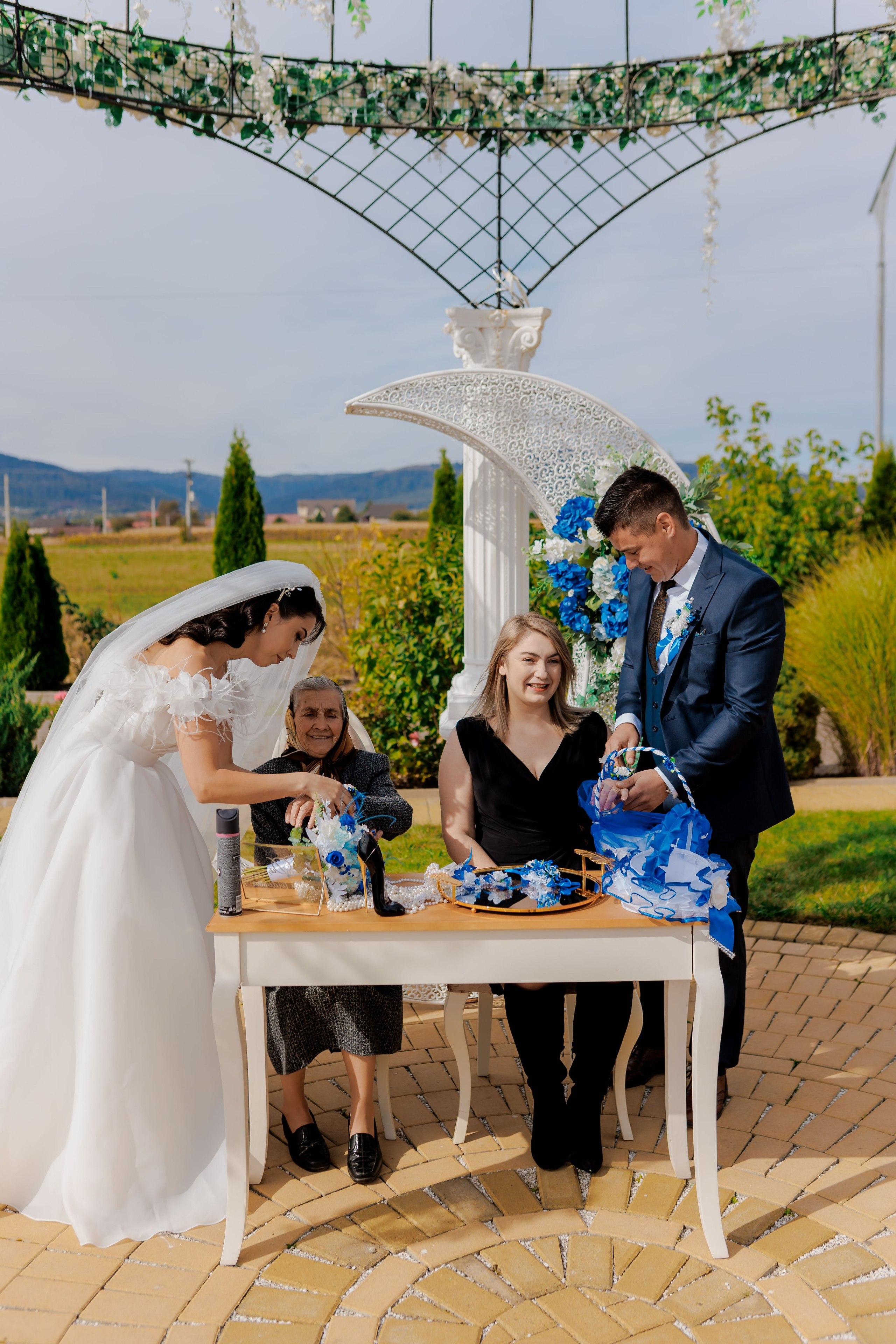 Loredana & Emilian – Ziua Nunții | Videografie - fotografie Botez Suceava, Iași, Botoșani. Servicii foto-video profesionale, pentru momente de neuitat